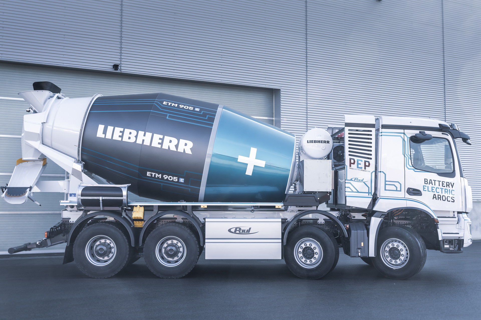 Mercedes-Benz Trucks präsentiert auf der bauma 2022 lokal CO2-neutrale Fahrzeuglösungen: Prototyp batterie-elektrischer Arocs Bauverkehr goes Elektro: Mercedes-Benz Trucks präsentiert auf der bauma 2022 maßgeschneiderte geräuscharme und lokal CO2-neutrale Fahrzeuglösungen