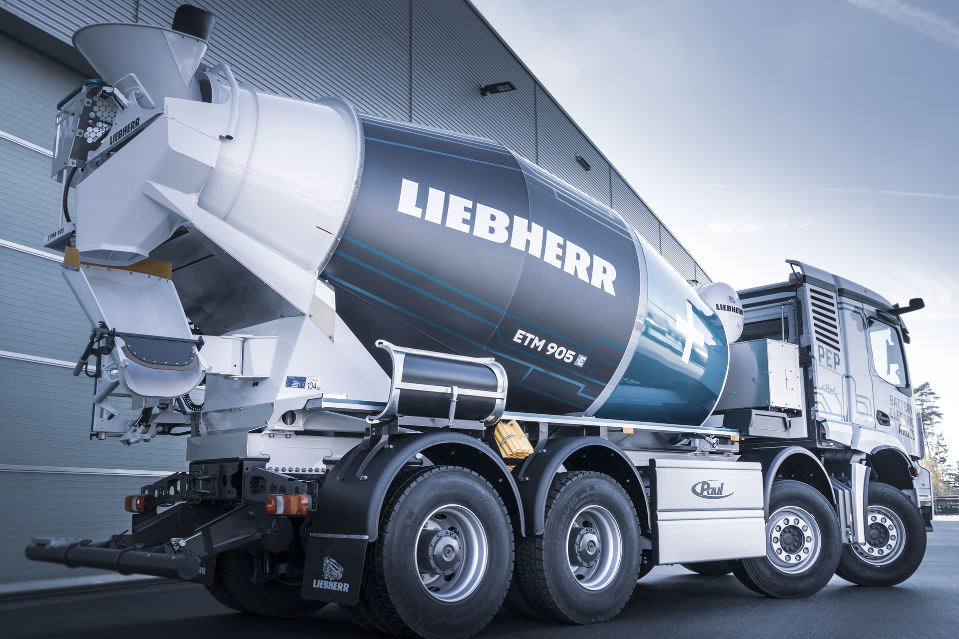 Mercedes-Benz Trucks präsentiert auf der bauma 2022 lokal CO2-neutrale Fahrzeuglösungen: Prototyp batterieelektrischer Arocs Bauverkehr goes Elektro: Mercedes-Benz Trucks präsentiert auf der bauma 2022 maßgeschneiderte geräuscharme und lokal CO2-neutrale Fahrzeuglösungen
