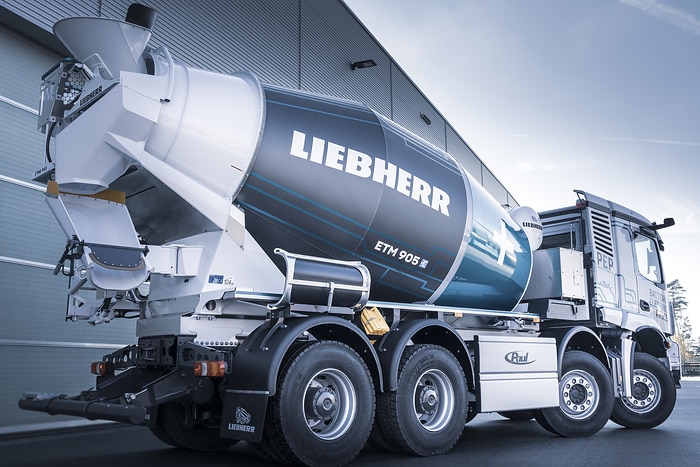 Construction site traffic goes electric: Mercedes-Benz Trucks to present tailor-made, low-noise and locally CO2-neutral vehicle solutions at bauma 2022