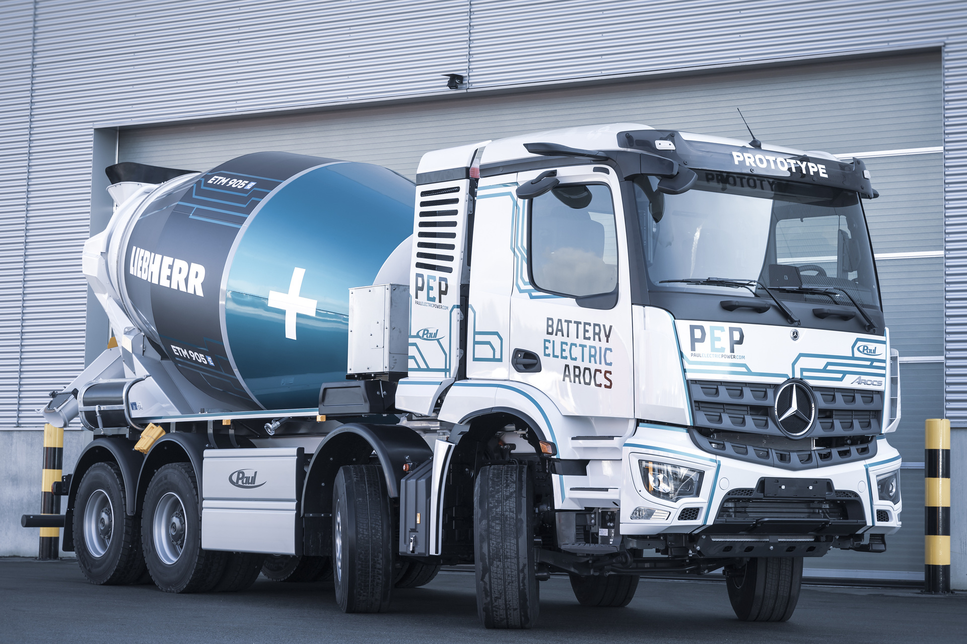 Mercedes-Benz Trucks präsentiert auf der bauma 2022 lokal CO2-neutrale Fahrzeuglösungen: Prototyp batterie-elektrischer Arocs Bauverkehr goes Elektro: Mercedes-Benz Trucks präsentiert auf der bauma 2022 maßgeschneiderte geräuscharme und lokal CO2-neutrale Fahrzeuglösungen
