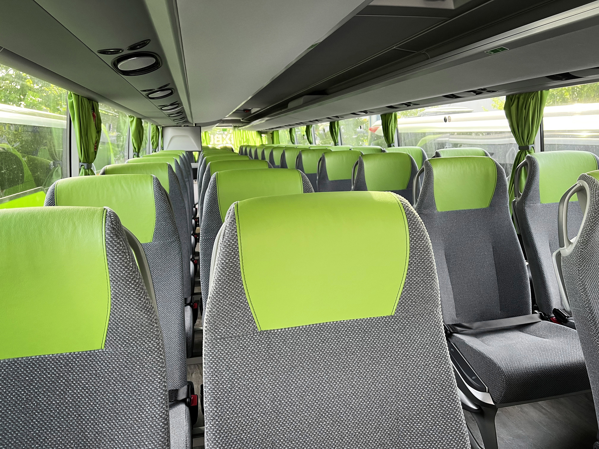 The Belgian bus company Staf Cars relies on Setra flagships on Flixbus lines S 531 DT. Staf Cars: 5 x Setra for Flixbus