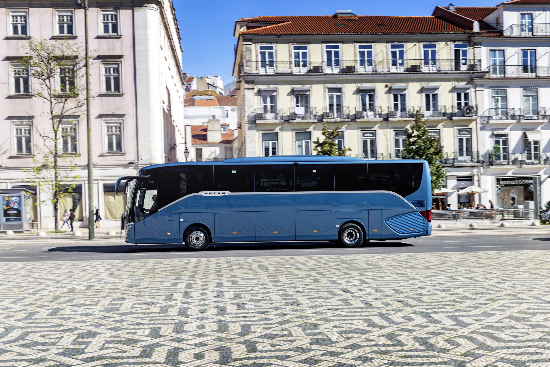 Setra coach 2022, Setra ComfortClass 515 HD, Exterior, Denim blue metallic, OM 470 rated at 335 kW/456 hp, displacement 10.7 l, 8-speed Mercedes PowerShift, , Active Brake Assist 5, Predictive Powertrain Control, Active Drive Assist 2, Driver Score, Lane Assist, Sideguard Assist, 360 degrees camera, LED headlamps, length/width/height: 12295/2550/3770 mm, seating: 1/44. Setra ComfortClass