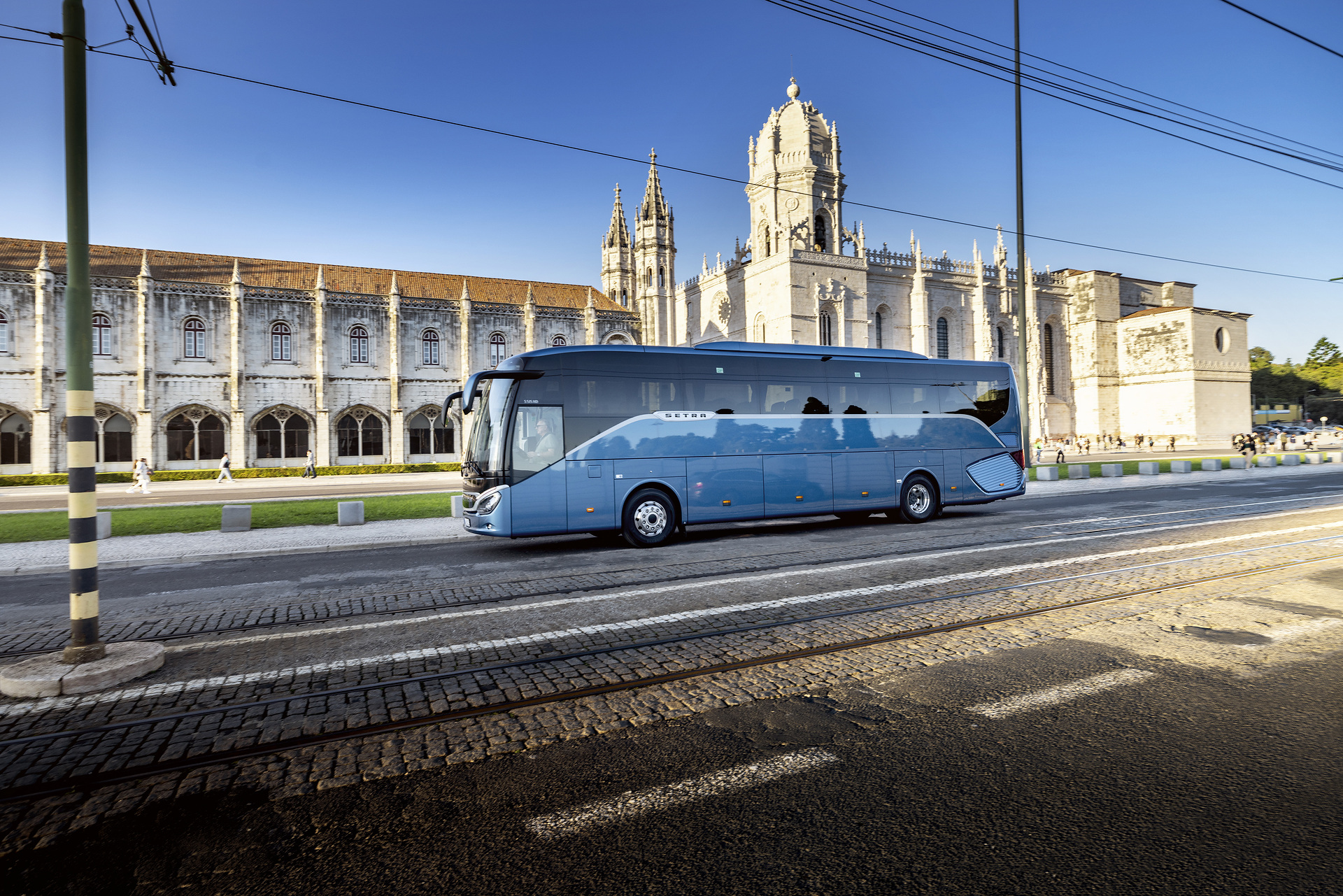 Setra coach 2022, Setra ComfortClass 515 HD, Exterior, Denim blue metallic, OM 470 rated at 335 kW/456 hp, displacement 10.7 l, 8-speed Mercedes PowerShift, , Active Brake Assist 5, Predictive Powertrain Control, Active Drive Assist 2, Driver Score, Lane Assist, Sideguard Assist, 360 degrees camera, LED headlamps, length/width/height: 12295/2550/3770 mm, seating: 1/44. Setra ComfortClass