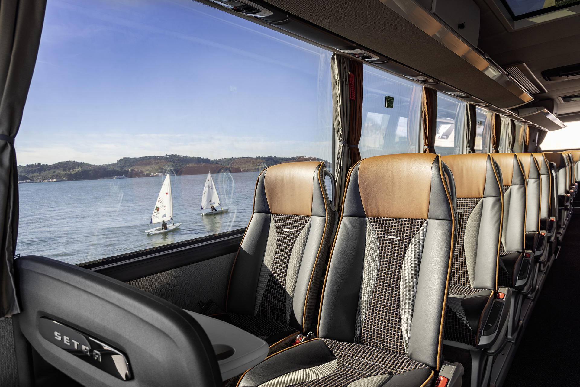 Setra coach 2022, Setra ComfortClass 515 HD, Exterior, Denim blue metallic, OM 470 rated at 335 kW/456 hp, displacement 10.7 l, 8-speed Mercedes PowerShift, , Active Brake Assist 5, Predictive Powertrain Control, Active Drive Assist 2, Driver Score, Lane Assist, Sideguard Assist, 360 degrees camera, LED headlamps, length/width/height: 12295/2550/3770 mm, seating: 1/44. Setra ComfortClass