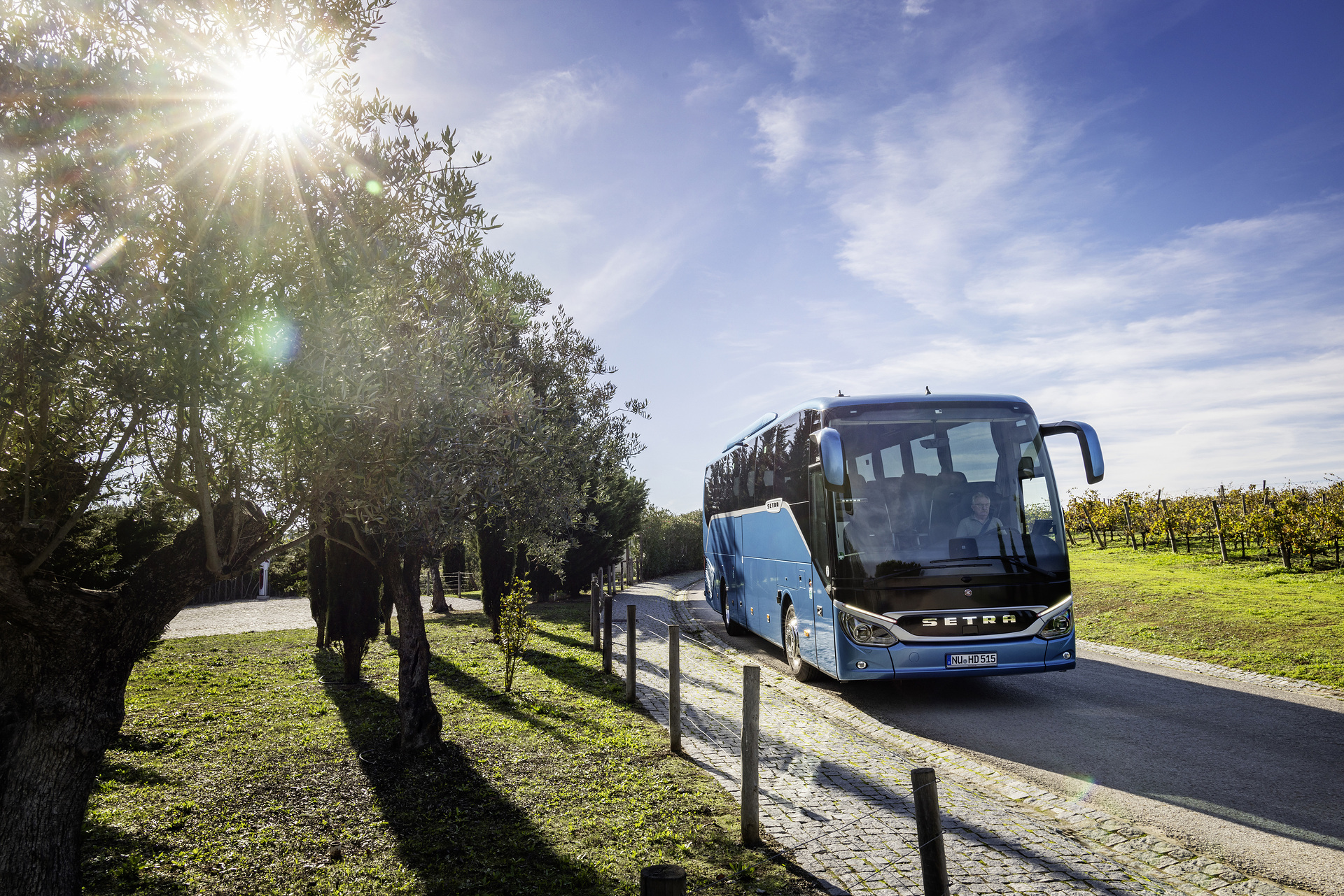 Setra coach 2022, Setra ComfortClass 515 HD, Exterior, Denim blue metallic, OM 470 rated at 335 kW/456 hp, displacement 10.7 l, 8-speed Mercedes PowerShift, , Active Brake Assist 5, Predictive Powertrain Control, Active Drive Assist 2, Driver Score, Lane Assist, Sideguard Assist, 360 degrees camera, LED headlamps, length/width/height: 12295/2550/3770 mm, seating: 1/44. Setra ComfortClass