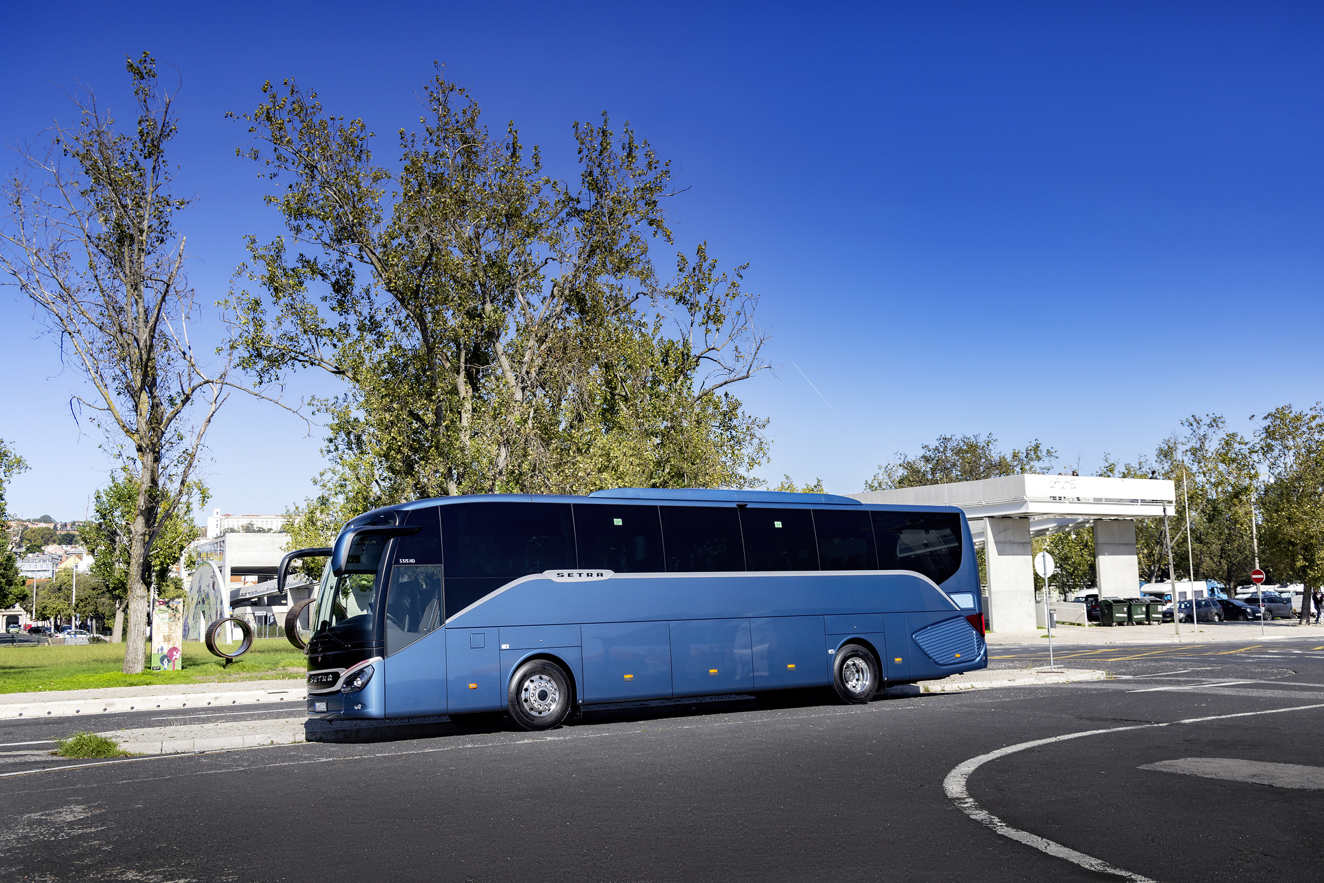 Setra coach 2022, Setra ComfortClass 515 HD, Exterior, Denim blue metallic, OM 470 rated at 335 kW/456 hp, displacement 10.7 l, 8-speed Mercedes PowerShift, , Active Brake Assist 5, Predictive Powertrain Control, Active Drive Assist 2, Driver Score, Lane Assist, Sideguard Assist, 360 degrees camera, LED headlamps, length/width/height: 12295/2550/3770 mm, seating: 1/44. Setra ComfortClass