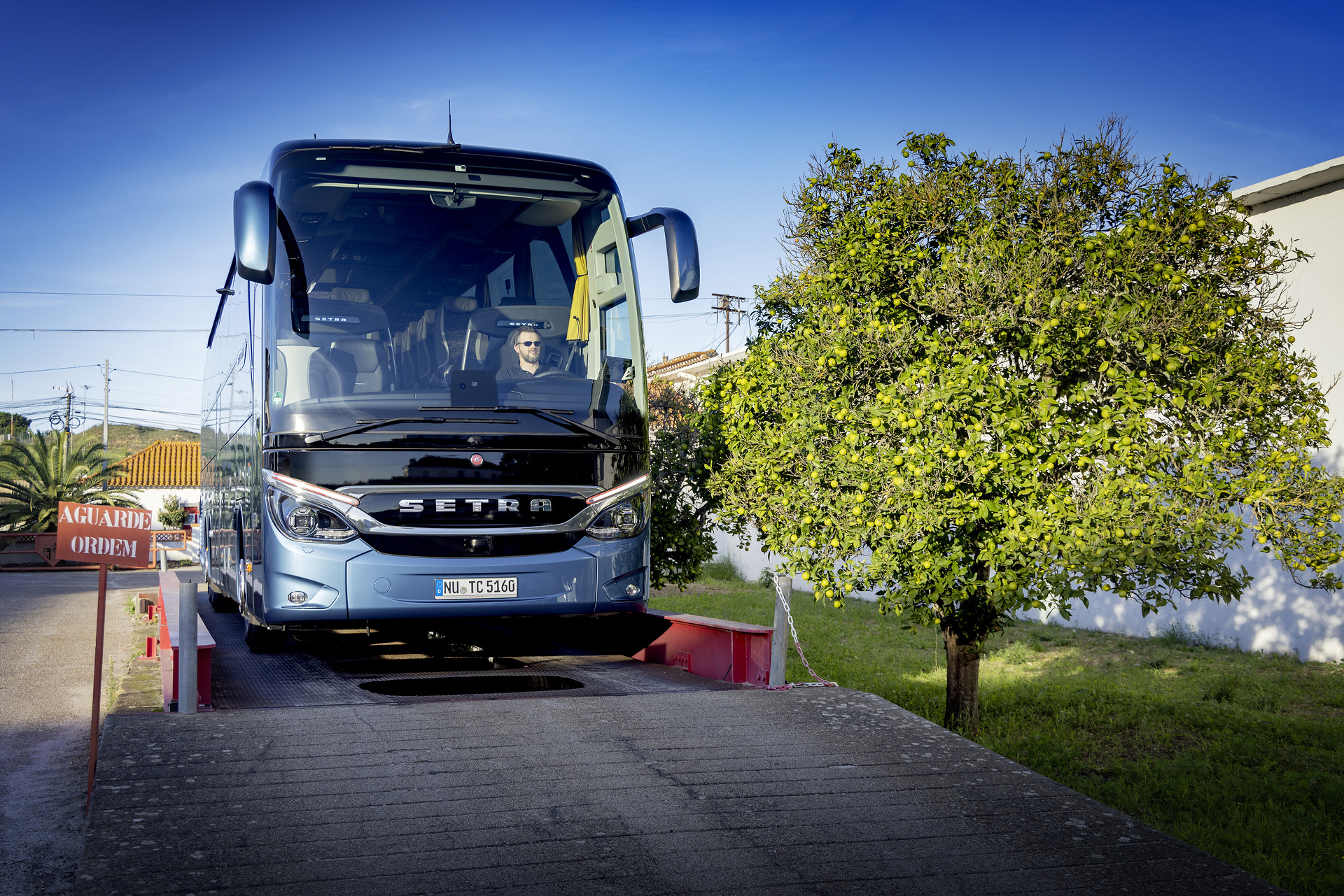 Setra coach 2022, Setra TopClass 516 HDH, Exterior, Denim blue metallic, OM 471 rated at 375 kW/510 hp, displacement 12.8 l, 8-speed Mercedes PowerShift, , Active Brake Assist 5, Predictive Powertrain Control,Active Drive Assist 2, Driver Score, Lane Assist, Sideguard Assist, 360 degrees camera, LED headlamps, length/width/height: 13325/2550/3880 mm, seating: 1/48. Setra TopClass
