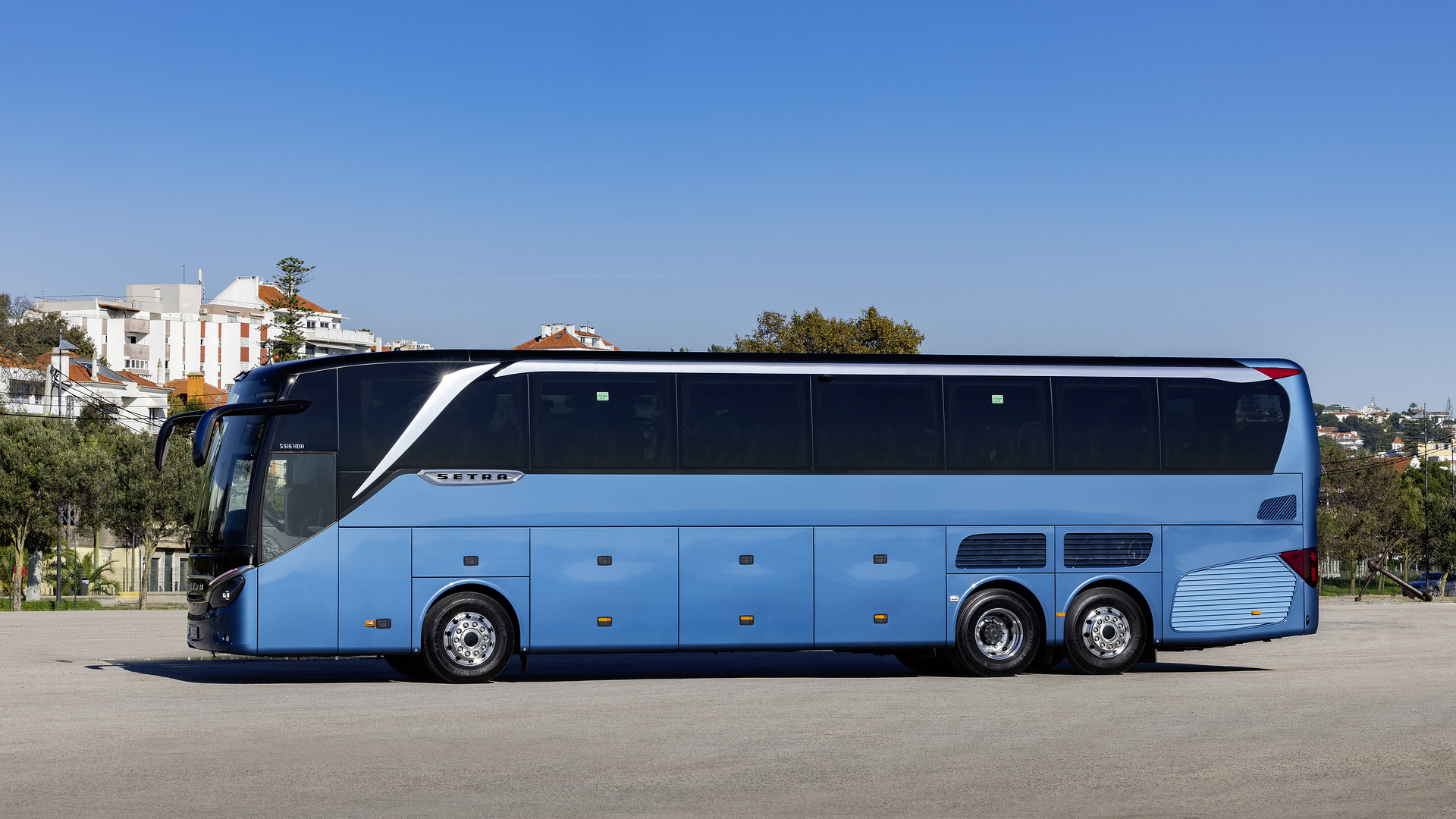 Setra coach 2022, Setra TopClass 516 HDH, Exterior, Denim blue metallic, OM 471 rated at 375 kW/510 hp, displacement 12.8 l, 8-speed Mercedes PowerShift, , Active Brake Assist 5, Predictive Powertrain Control,Active Drive Assist 2, Driver Score, Lane Assist, Sideguard Assist, 360 degrees camera, LED headlamps, length/width/height: 13325/2550/3880 mm, seating: 1/48. Setra TopClass