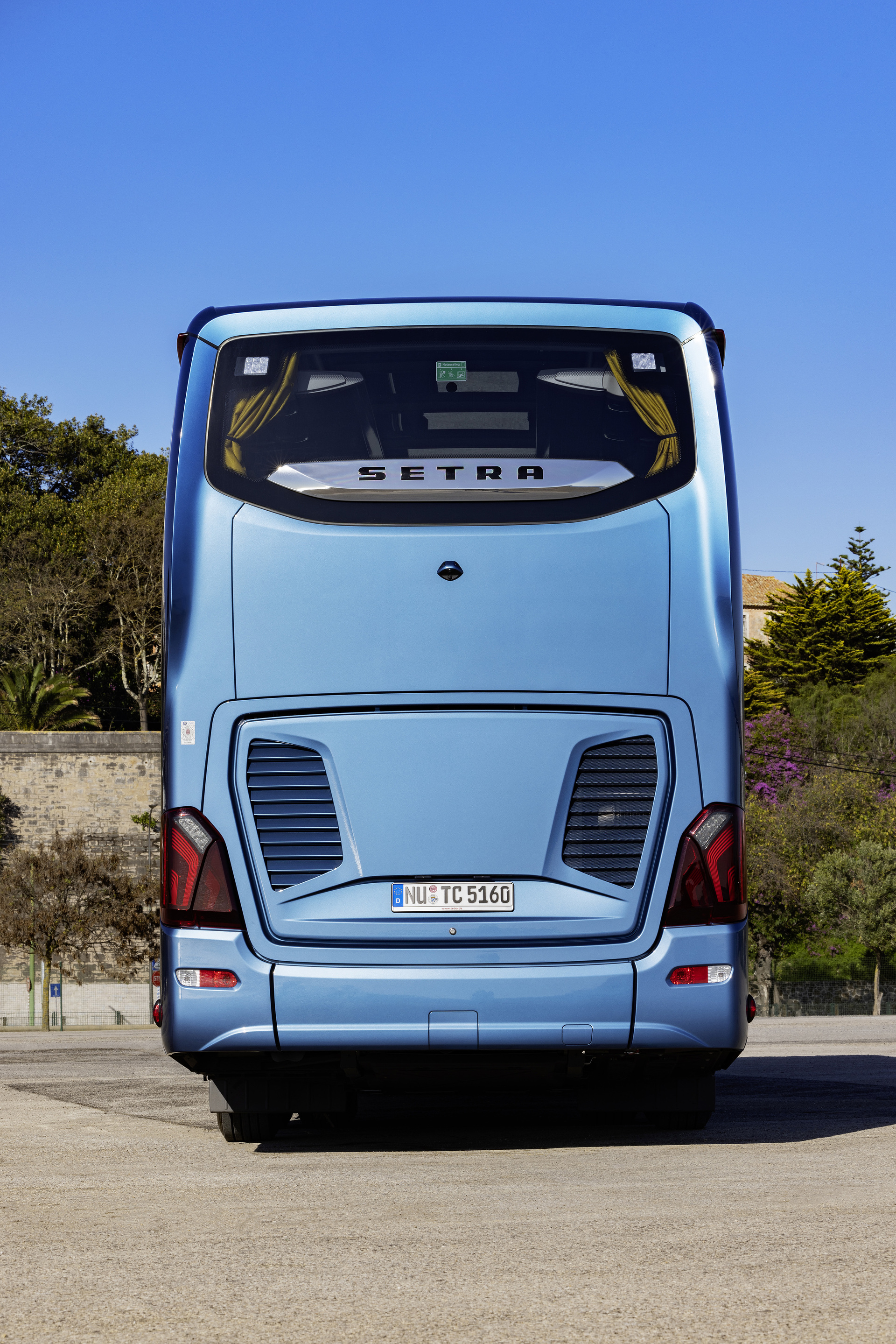 Setra coach 2022, Setra TopClass 516 HDH, Exterior, Denim blue metallic, OM 471 rated at 375 kW/510 hp, displacement 12.8 l, 8-speed Mercedes PowerShift, , Active Brake Assist 5, Predictive Powertrain Control,Active Drive Assist 2, Driver Score, Lane Assist, Sideguard Assist, 360 degrees camera, LED headlamps, length/width/height: 13325/2550/3880 mm, seating: 1/48. Setra TopClass