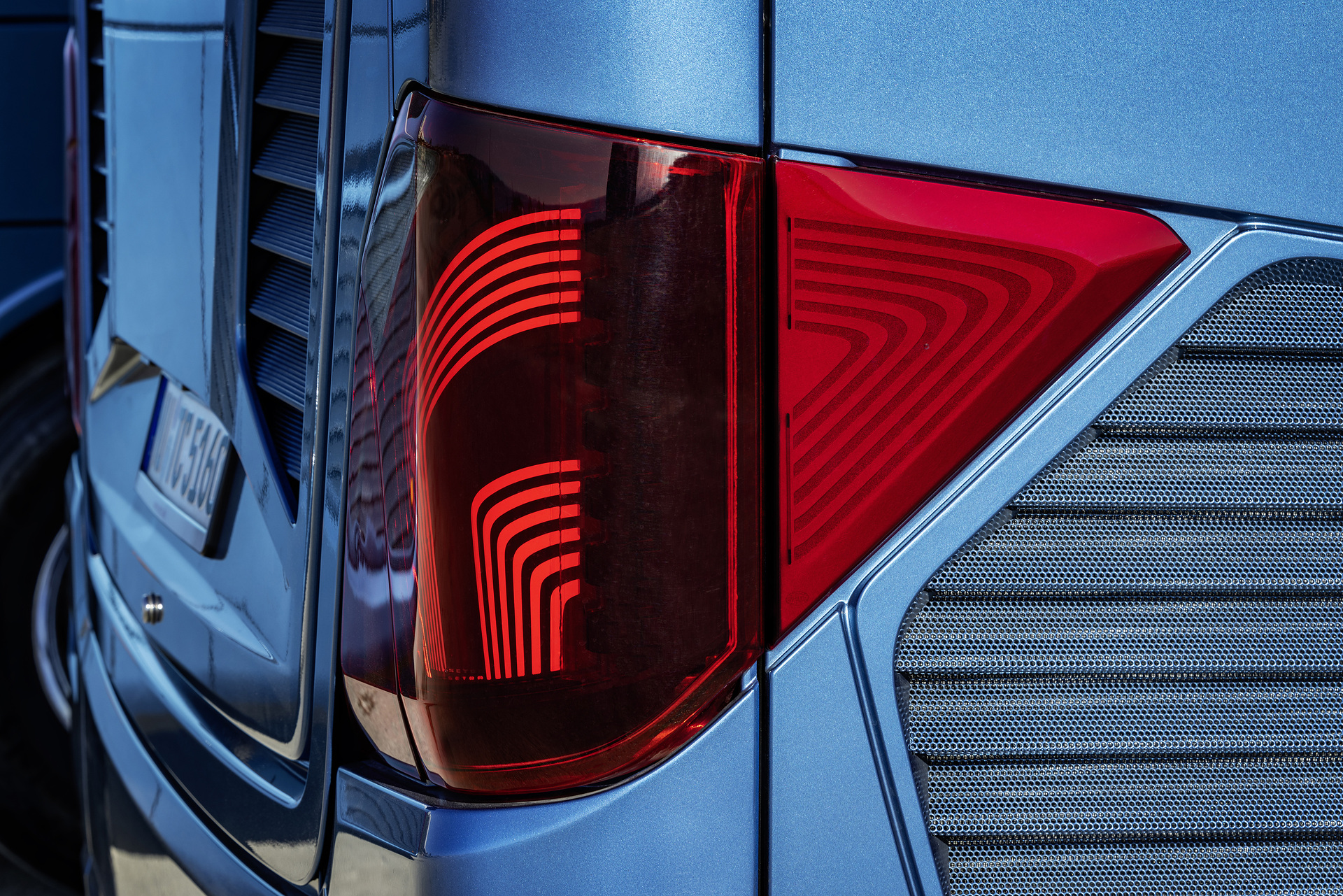 Setra coach 2022, Setra TopClass 516 HDH, Exterior, Denim blue metallic, OM 471 rated at 375 kW/510 hp, displacement 12.8 l, 8-speed Mercedes PowerShift, , Active Brake Assist 5, Predictive Powertrain Control,Active Drive Assist 2, Driver Score, Lane Assist, Sideguard Assist, 360 degrees camera, LED headlamps, length/width/height: 13325/2550/3880 mm, seating: 1/48. Setra TopClass