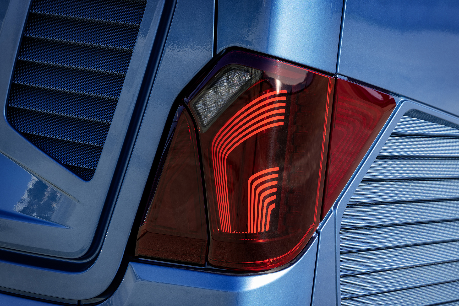 Setra coach 2022, Setra TopClass 516 HDH, Exterior, Denim blue metallic, OM 471 rated at 375 kW/510 hp, displacement 12.8 l, 8-speed Mercedes PowerShift, , Active Brake Assist 5, Predictive Powertrain Control,Active Drive Assist 2, Driver Score, Lane Assist, Sideguard Assist, 360 degrees camera, LED headlamps, length/width/height: 13325/2550/3880 mm, seating: 1/48. Setra TopClass
