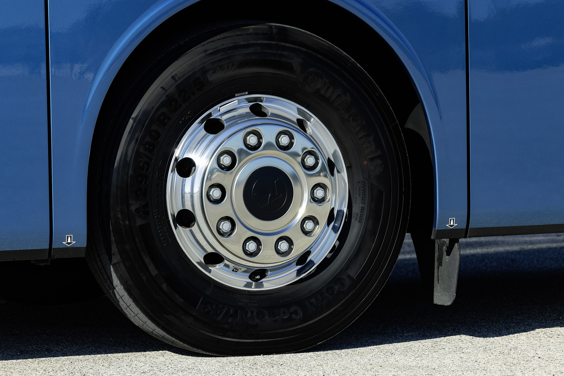 Setra coach 2022, Setra TopClass 516 HDH, Exterior, Denim blue metallic, OM 471 rated at 375 kW/510 hp, displacement 12.8 l, 8-speed Mercedes PowerShift, , Active Brake Assist 5, Predictive Powertrain Control,Active Drive Assist 2, Driver Score, Lane Assist, Sideguard Assist, 360 degrees camera, LED headlamps, length/width/height: 13325/2550/3880 mm, seating: 1/48. Setra TopClass