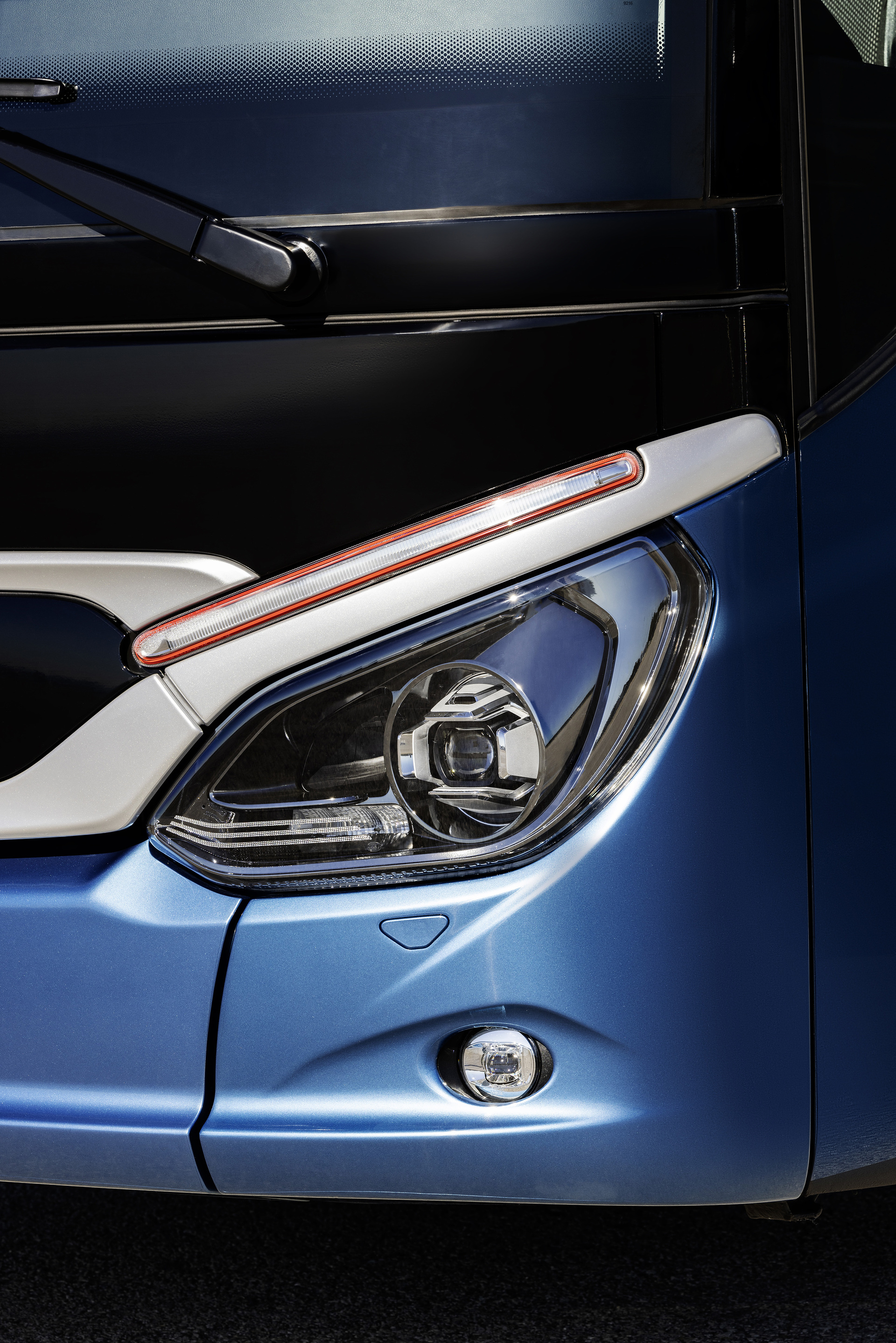 Setra coach 2022, Setra TopClass 516 HDH, Exterior, Denim blue metallic, OM 471 rated at 375 kW/510 hp, displacement 12.8 l, 8-speed Mercedes PowerShift, , Active Brake Assist 5, Predictive Powertrain Control,Active Drive Assist 2, Driver Score, Lane Assist, Sideguard Assist, 360 degrees camera, LED headlamps, length/width/height: 13325/2550/3880 mm, seating: 1/48. Setra TopClass