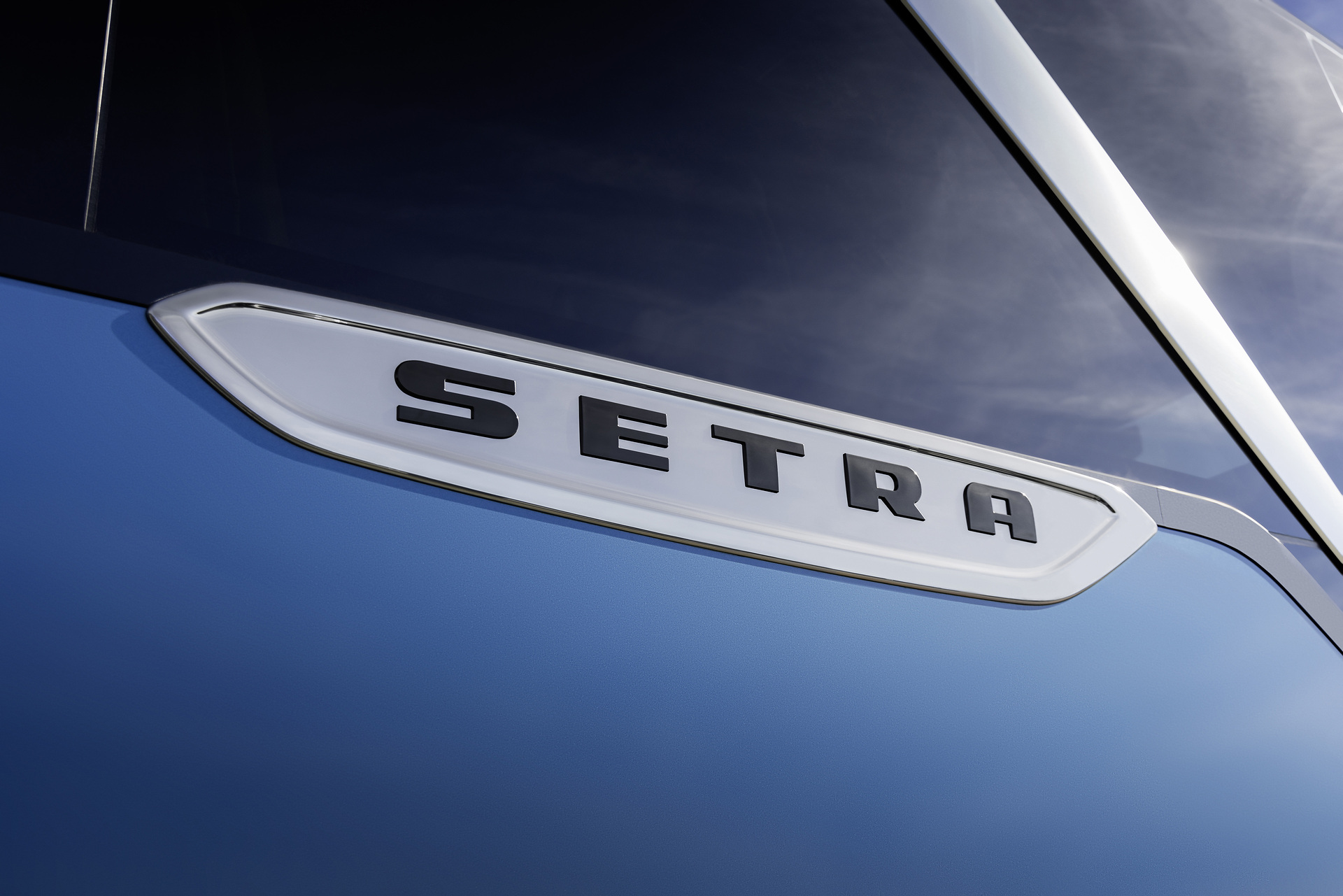 Setra coach 2022, Setra TopClass 516 HDH, Exterior, Denim blue metallic, OM 471 rated at 375 kW/510 hp, displacement 12.8 l, 8-speed Mercedes PowerShift, , Active Brake Assist 5, Predictive Powertrain Control,Active Drive Assist 2, Driver Score, Lane Assist, Sideguard Assist, 360 degrees camera, LED headlamps, length/width/height: 13325/2550/3880 mm, seating: 1/48. Setra TopClass