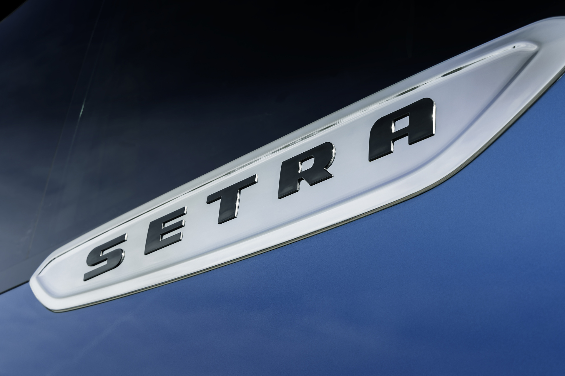 Setra coach 2022, Setra TopClass 516 HDH, Exterior, Denim blue metallic, OM 471 rated at 375 kW/510 hp, displacement 12.8 l, 8-speed Mercedes PowerShift, , Active Brake Assist 5, Predictive Powertrain Control,Active Drive Assist 2, Driver Score, Lane Assist, Sideguard Assist, 360 degrees camera, LED headlamps, length/width/height: 13325/2550/3880 mm, seating: 1/48. Setra TopClass