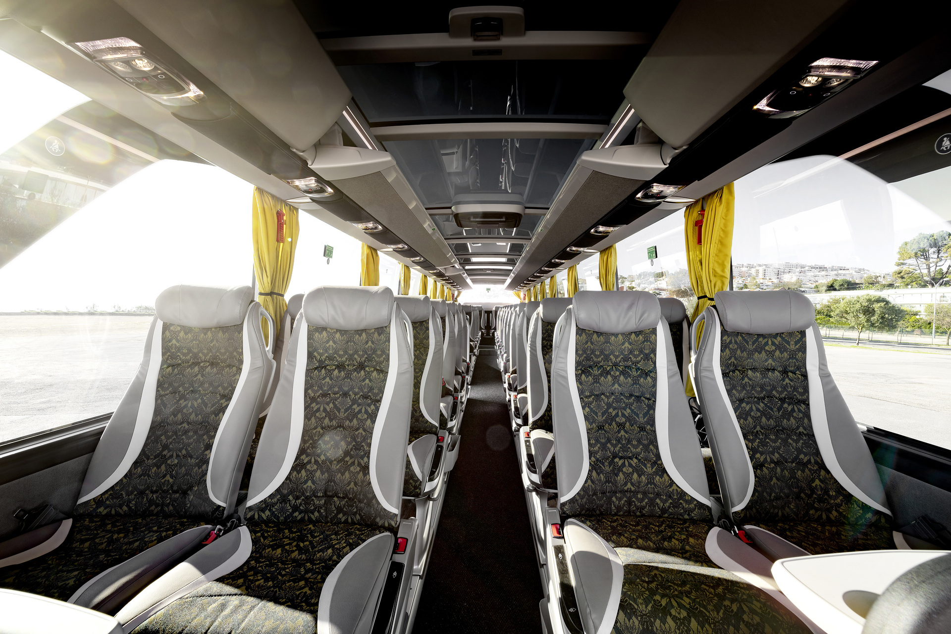Setra coach 2022, Setra TopClass 516 HDH, Interior, brocade gold, OM 471 rated at 375 kW/510 hp, displacement 12.8 l, 8-speed Mercedes PowerShift, Active Brake Assist 5, Predictive Powertrain Control,Active Drive Assist 2, Driver Score, Lane Assist, Sideguard Assist, 360 degrees camera, LED headlamps, length/width/height: 13325/2550/3880 mm, seating: 1/48. Setra TopClass