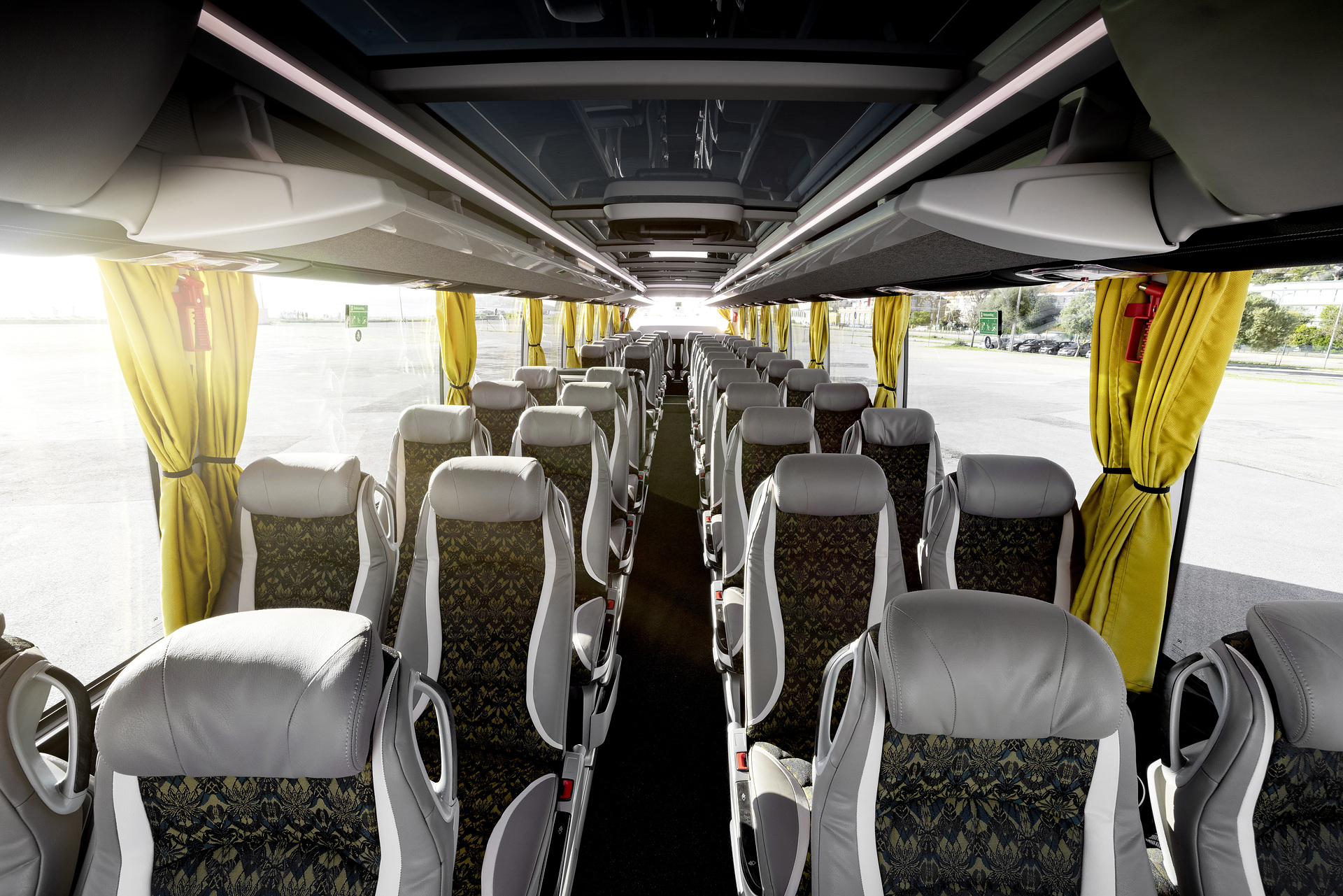 Setra coach 2022, Setra TopClass 516 HDH, Interior, brocade gold, OM 471 rated at 375 kW/510 hp, displacement 12.8 l, 8-speed Mercedes PowerShift, Active Brake Assist 5, Predictive Powertrain Control,Active Drive Assist 2, Driver Score, Lane Assist, Sideguard Assist, 360 degrees camera, LED headlamps, length/width/height: 13325/2550/3880 mm, seating: 1/48. Setra TopClass