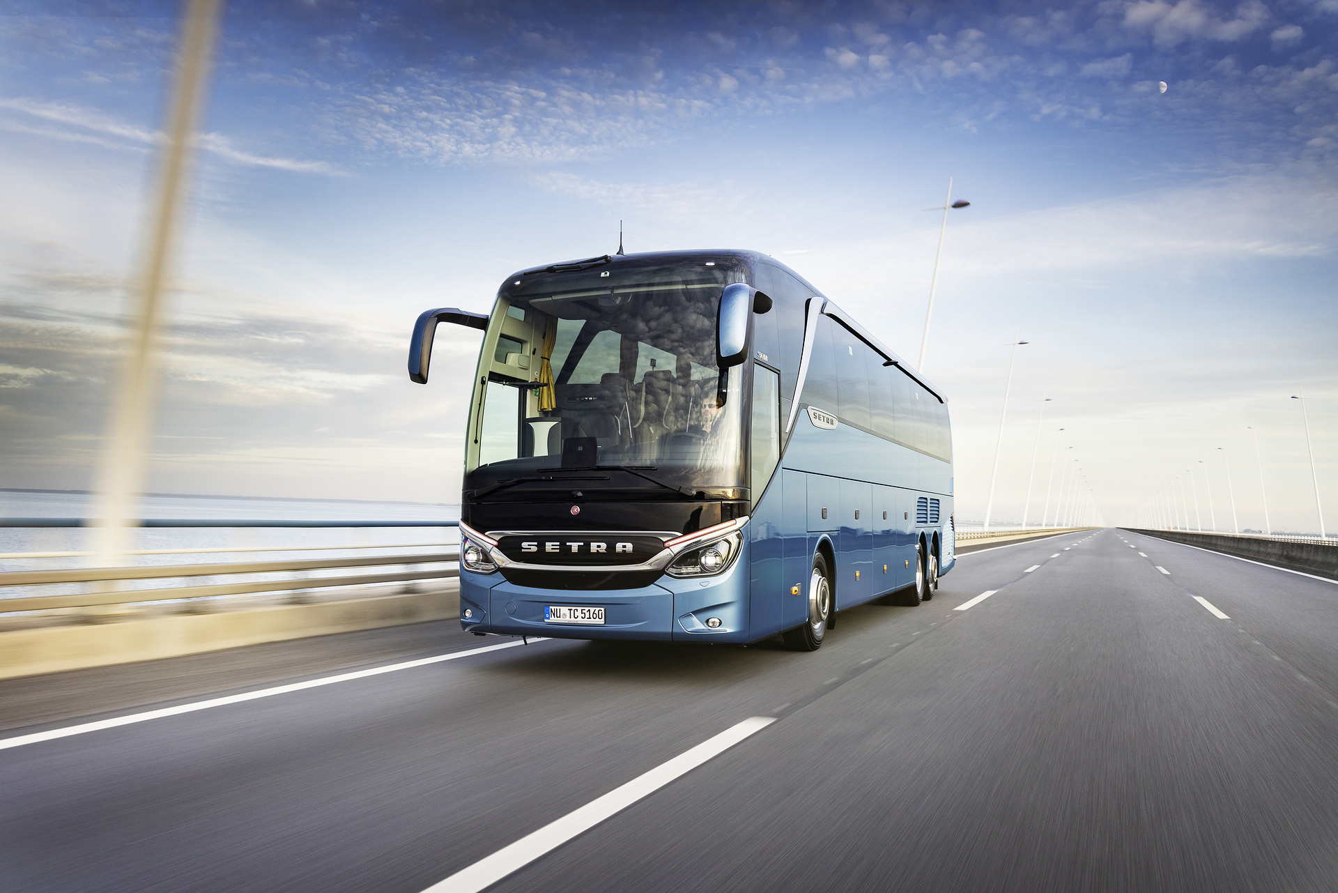Setra coach 2022, Setra TopClass 516 HDH, Exterior, Denim blue metallic, OM 471 rated at 375 kW/510 hp, displacement 12.8 l, 8-speed Mercedes PowerShift, , Active Brake Assist 5, Predictive Powertrain Control,Active Drive Assist 2, Driver Score, Lane Assist, Sideguard Assist, 360 degrees camera, LED headlamps, length/width/height: 13325/2550/3880 mm, seating: 1/48. Setra TopClass