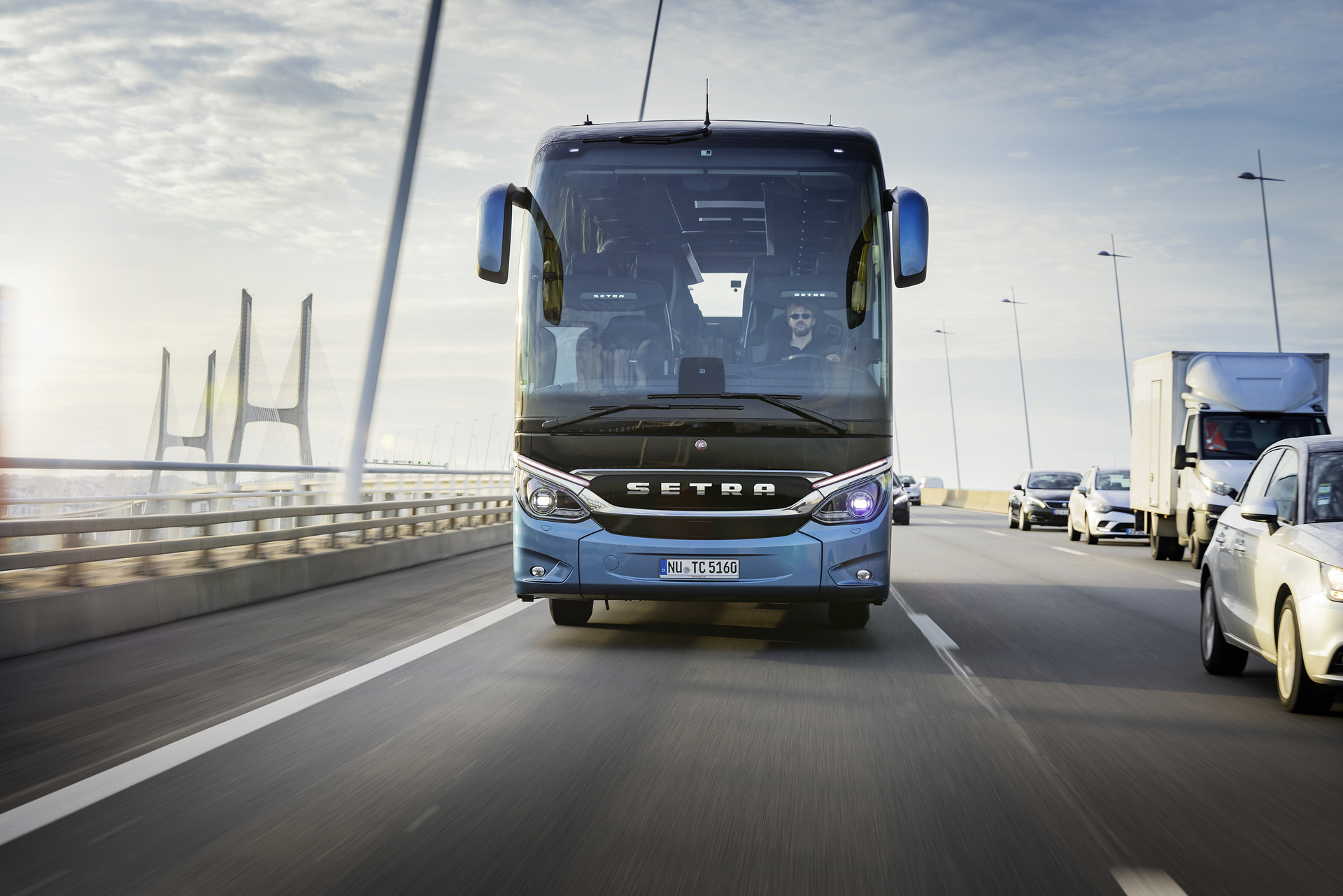 Setra coach 2022, Setra TopClass 516 HDH, Exterior, Denim blue metallic, OM 471 rated at 375 kW/510 hp, displacement 12.8 l, 8-speed Mercedes PowerShift, , Active Brake Assist 5, Predictive Powertrain Control,Active Drive Assist 2, Driver Score, Lane Assist, Sideguard Assist, 360 degrees camera, LED headlamps, length/width/height: 13325/2550/3880 mm, seating: 1/48. Setra TopClass