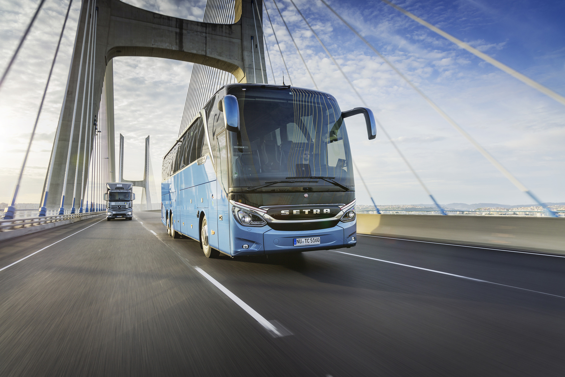Setra coach 2022, Setra TopClass 516 HDH, Exterior, Denim blue metallic, OM 471 rated at 375 kW/510 hp, displacement 12.8 l, 8-speed Mercedes PowerShift, , Active Brake Assist 5, Predictive Powertrain Control,Active Drive Assist 2, Driver Score, Lane Assist, Sideguard Assist, 360 degrees camera, LED headlamps, length/width/height: 13325/2550/3880 mm, seating: 1/48. Setra TopClass
