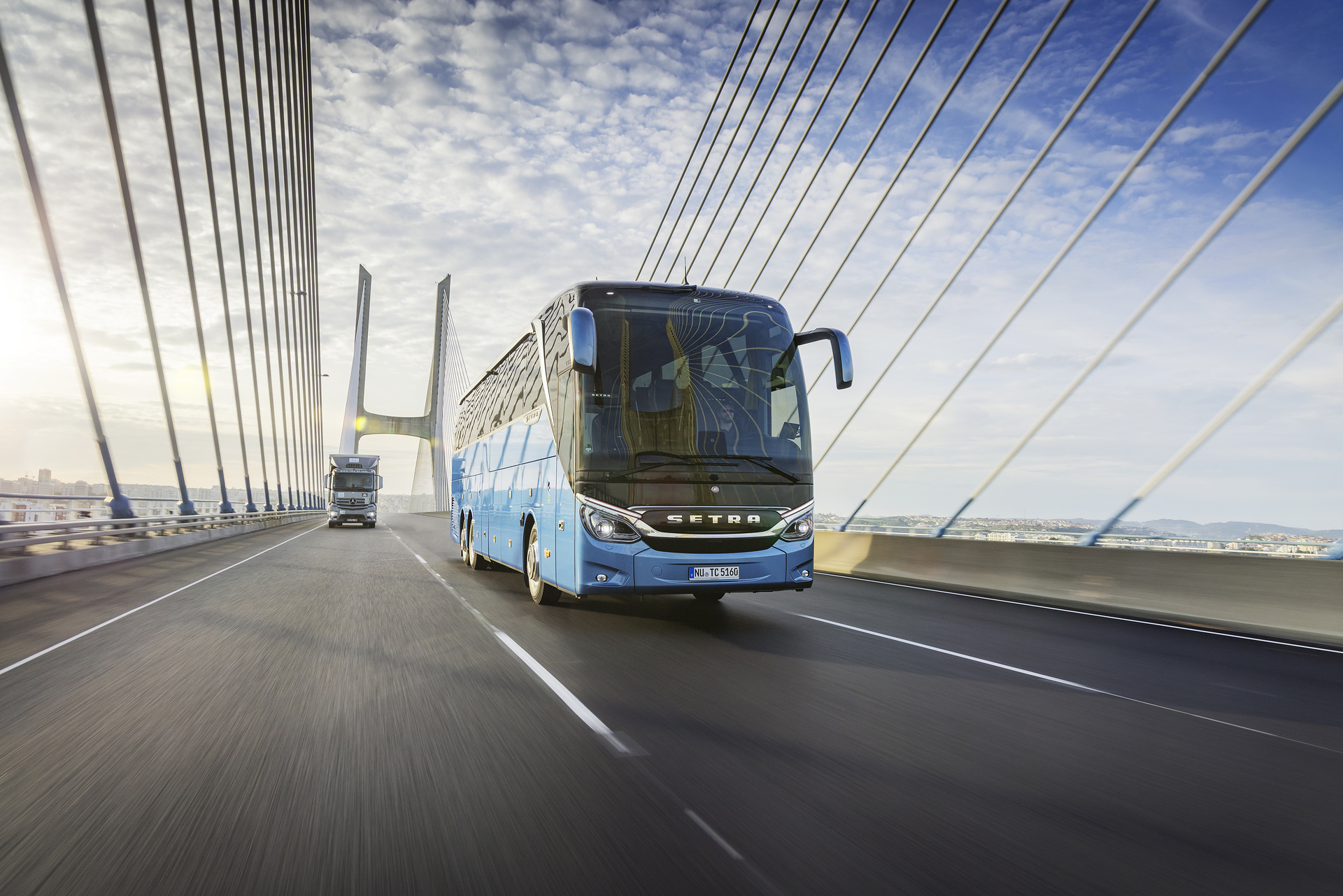 Setra coach 2022, Setra TopClass 516 HDH, Exterior, Denim blue metallic, OM 471 rated at 375 kW/510 hp, displacement 12.8 l, 8-speed Mercedes PowerShift, , Active Brake Assist 5, Predictive Powertrain Control,Active Drive Assist 2, Driver Score, Lane Assist, Sideguard Assist, 360 degrees camera, LED headlamps, length/width/height: 13325/2550/3880 mm, seating: 1/48. Setra TopClass