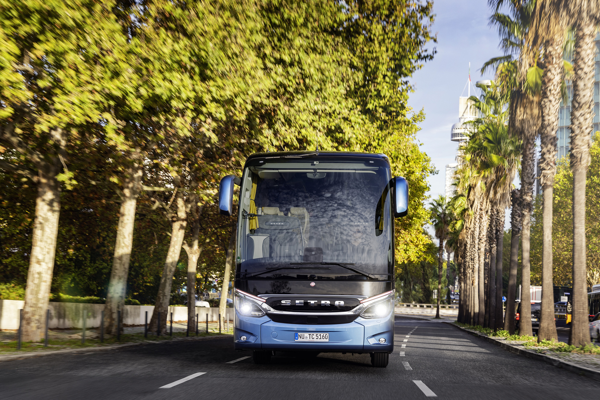 Setra coach 2022, Setra TopClass 516 HDH, Exterior, Denim blue metallic, OM 471 rated at 375 kW/510 hp, displacement 12.8 l, 8-speed Mercedes PowerShift, , Active Brake Assist 5, Predictive Powertrain Control,Active Drive Assist 2, Driver Score, Lane Assist, Sideguard Assist, 360 degrees camera, LED headlamps, length/width/height: 13325/2550/3880 mm, seating: 1/48. Setra TopClass