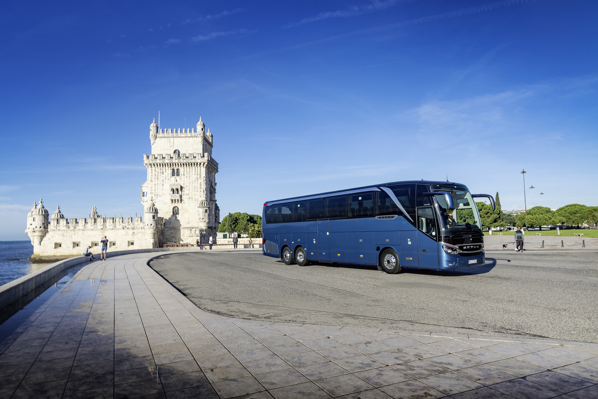 Setra coach 2022, Setra TopClass 516 HDH, Exterior, Denim blue metallic, OM 471 rated at 375 kW/510 hp, displacement 12.8 l, 8-speed Mercedes PowerShift, , Active Brake Assist 5, Predictive Powertrain Control,Active Drive Assist 2, Driver Score, Lane Assist, Sideguard Assist, 360 degrees camera, LED headlamps, length/width/height: 13325/2550/3880 mm, seating: 1/48. Setra TopClass