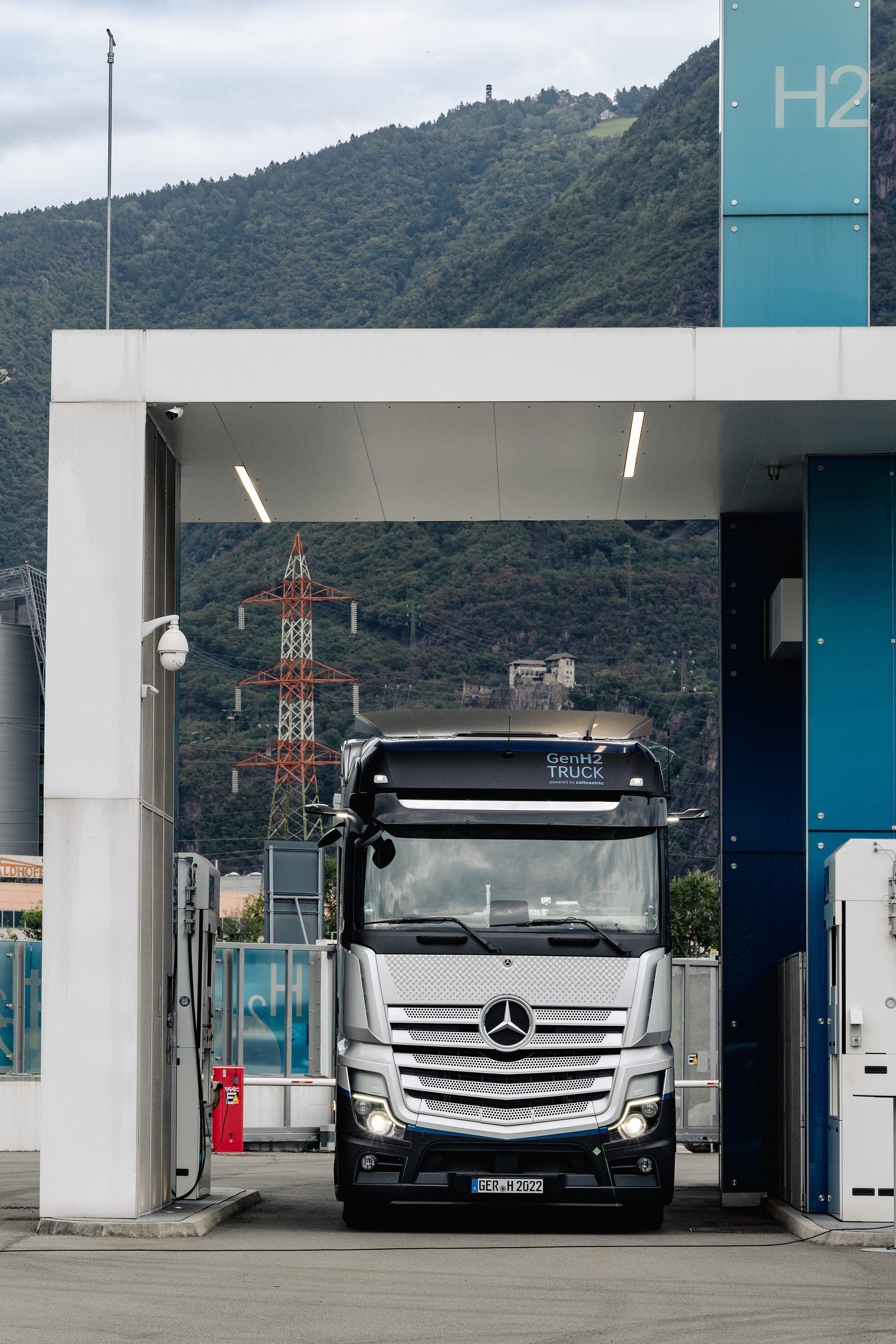 Mit Brennstoffzelle über den Brenner: Daimler Truck führt erste Höhenerprobungen mit Wasserstoff-Lkw durch Mit Brennstoffzelle über den Brenner: Daimler Truck führt erste Höhenerprobungen mit Wasserstoff-Lkw durch