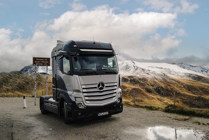 With hydrogen power across the Brenner Pass: Daimler Truck carries out first altitude tests with fuel-cell truck