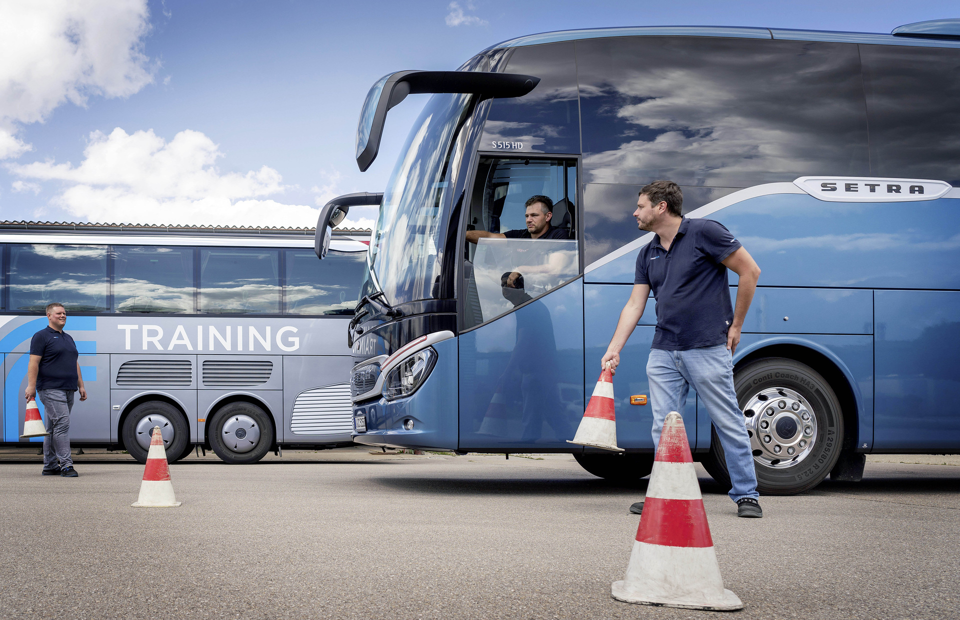 Perfect use of revolutionary assistance systems from Setra TopClass and ComfortClass