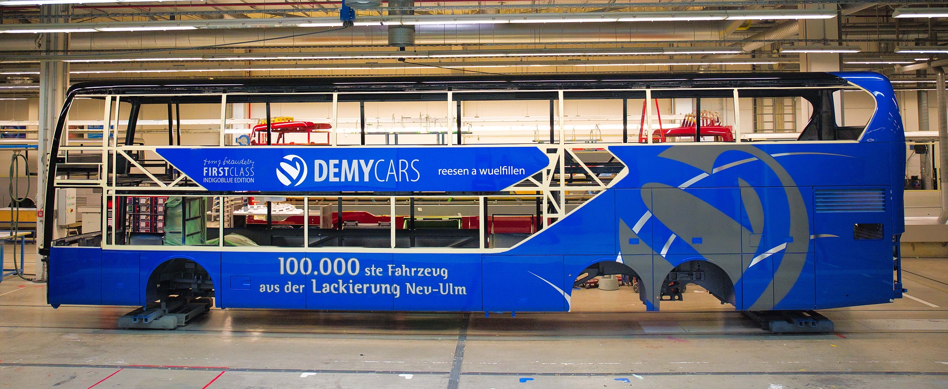 arbenfrohes Jubiläum: Daimler Buses Werk Neu-Ulm lackiert 100.000sten Bus Farbenfrohes Jubiläum: Daimler Buses Werk Neu-Ulm lackiert 100.000sten Bus