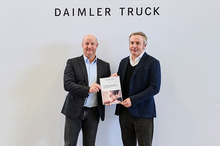 Daimler Truck passes Declaration of Principles on Social Responsibility and Human Rights