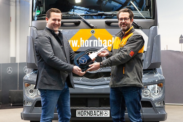 Mercedes-Benz eActros electrifies Hornbach