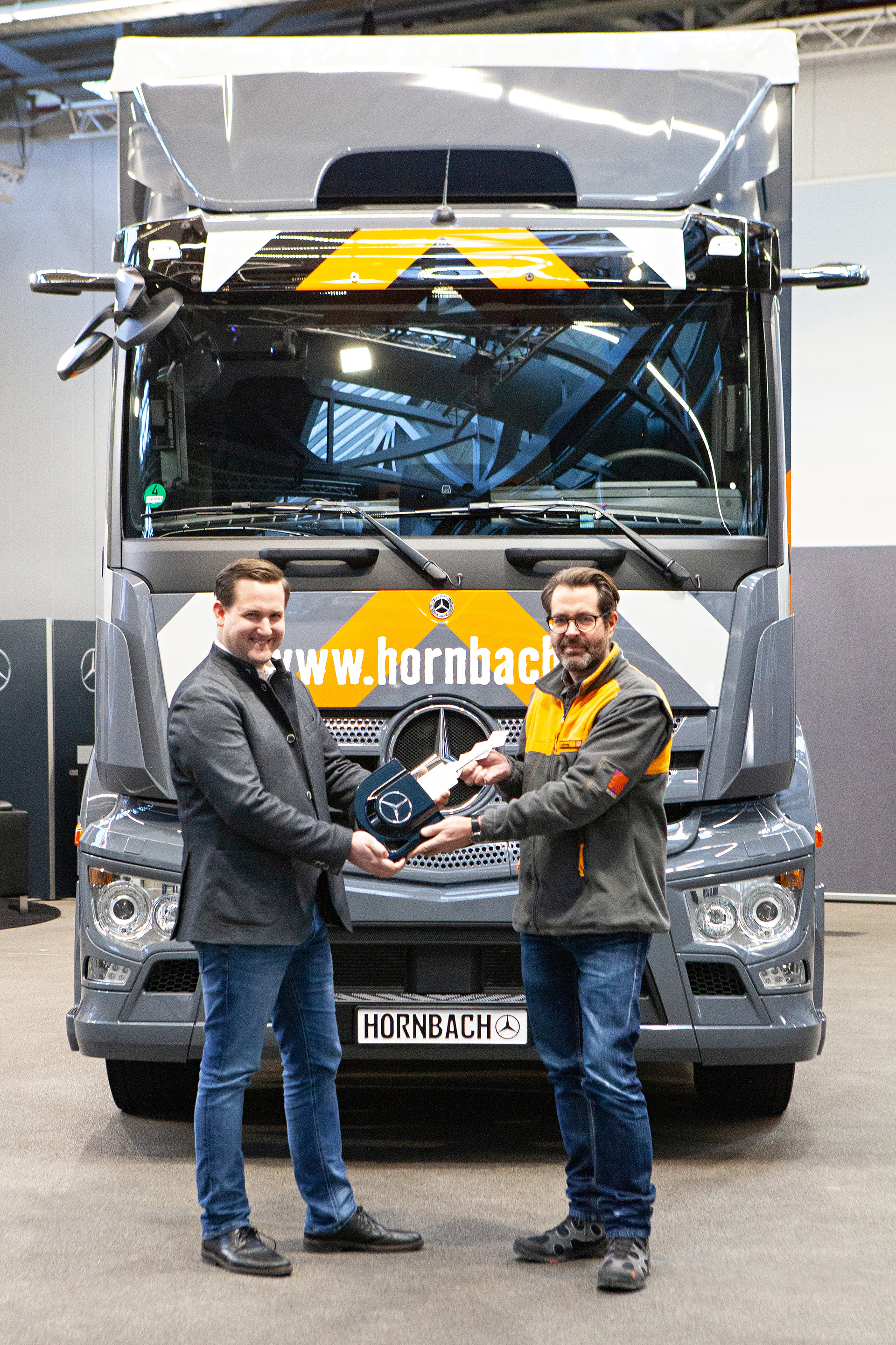 Mercedes-Benz eActros elektrisiert Hornbach Yippiejaja Yippie Yippie… E! Mercedes-Benz eActros elektrisiert Hornbach
