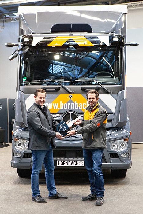 Yippiejaja Yippie Yippie… E! Mercedes-Benz eActros elektrisiert Hornbach