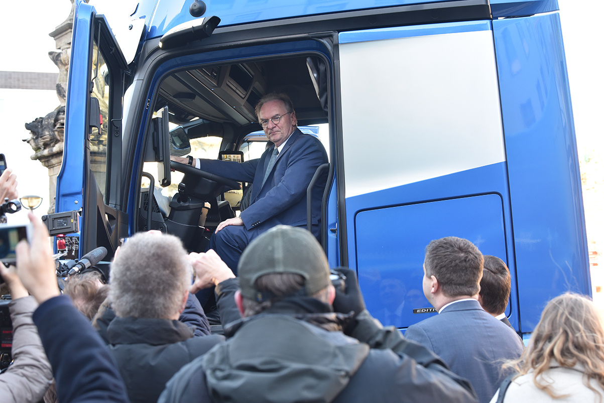 Dr. Reiner Haseloff, Ministerpräsident des Landes Sachsen-Anhalt
Herzstück im Harz: Mercedes-Benz Lkw errichtet zentralen Logistikstandort für weltweite Ersatzteilversorgung in Halberstadt
