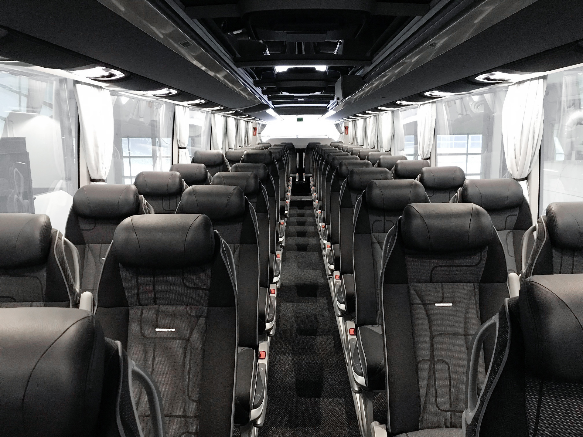 Der neue S 517 HDH ist mit 54 Sitzen ausgestattet Setra TopClass als Überraschung
