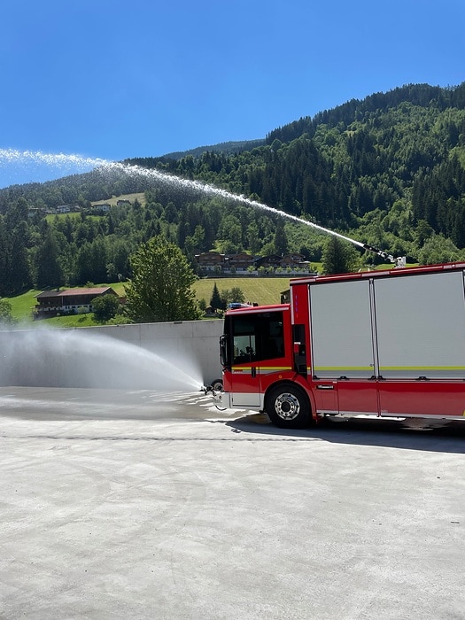 Ein Econic für alle Fälle: Einzigartiges Löschfahrzeug für die Feuerwehr des Lkw-Montagewerks Wörth