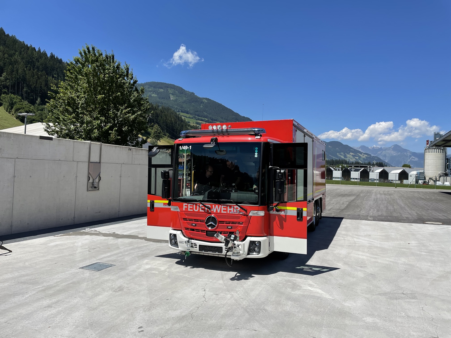 Econic 2635 Industrielöschfahrzeug mit Empl Aufbau Ein Econic für alle Fälle: Einzigartiges Löschfahrzeug für die Feuerwehr des Lkw-Montagewerks Wörth