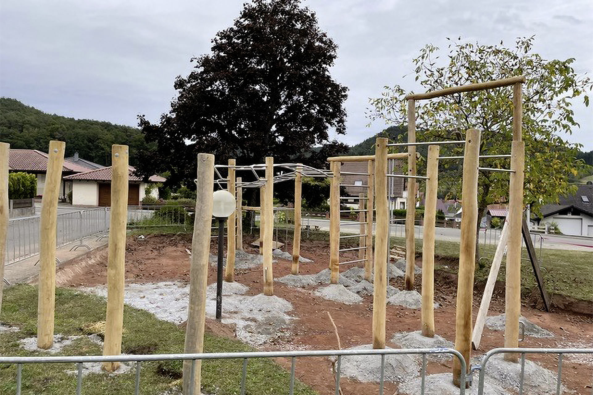 ProCent supports the local community of Schindhard (Rhineland-Palatinate) with the set-up of a crossfit and calisthenics facility for children and young people. Small contribution, big effect: Daimler Truck employees donate almost 120,000 euros for social projects in 2022