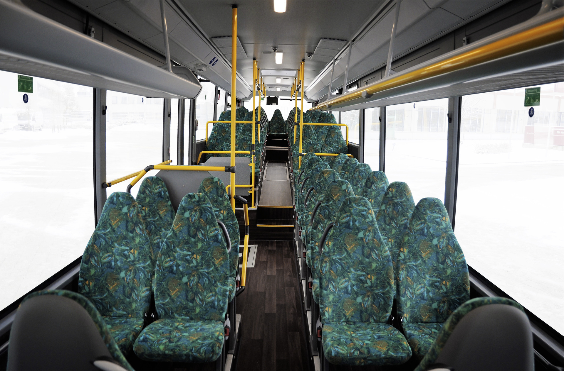 RVSOE's fully air-conditioned vehicles are equipped with double-glazed windows 39 Setra Low Entry buses for vehicle fleets in Saxony and Thuringia