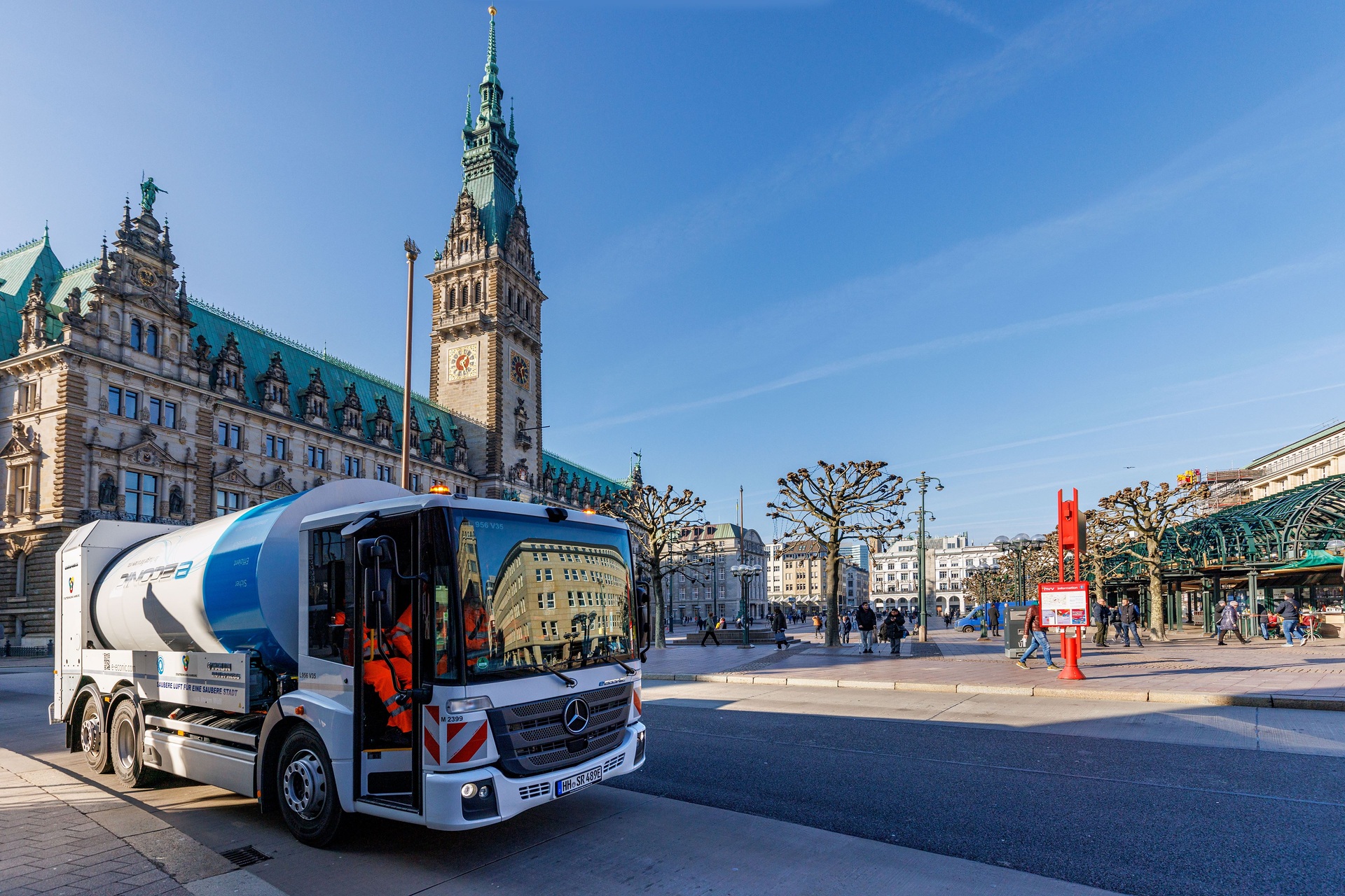 Mercedes-Benz eEconic poliert die Perle - Einsatz bei der Stadtreinigung Hamburg