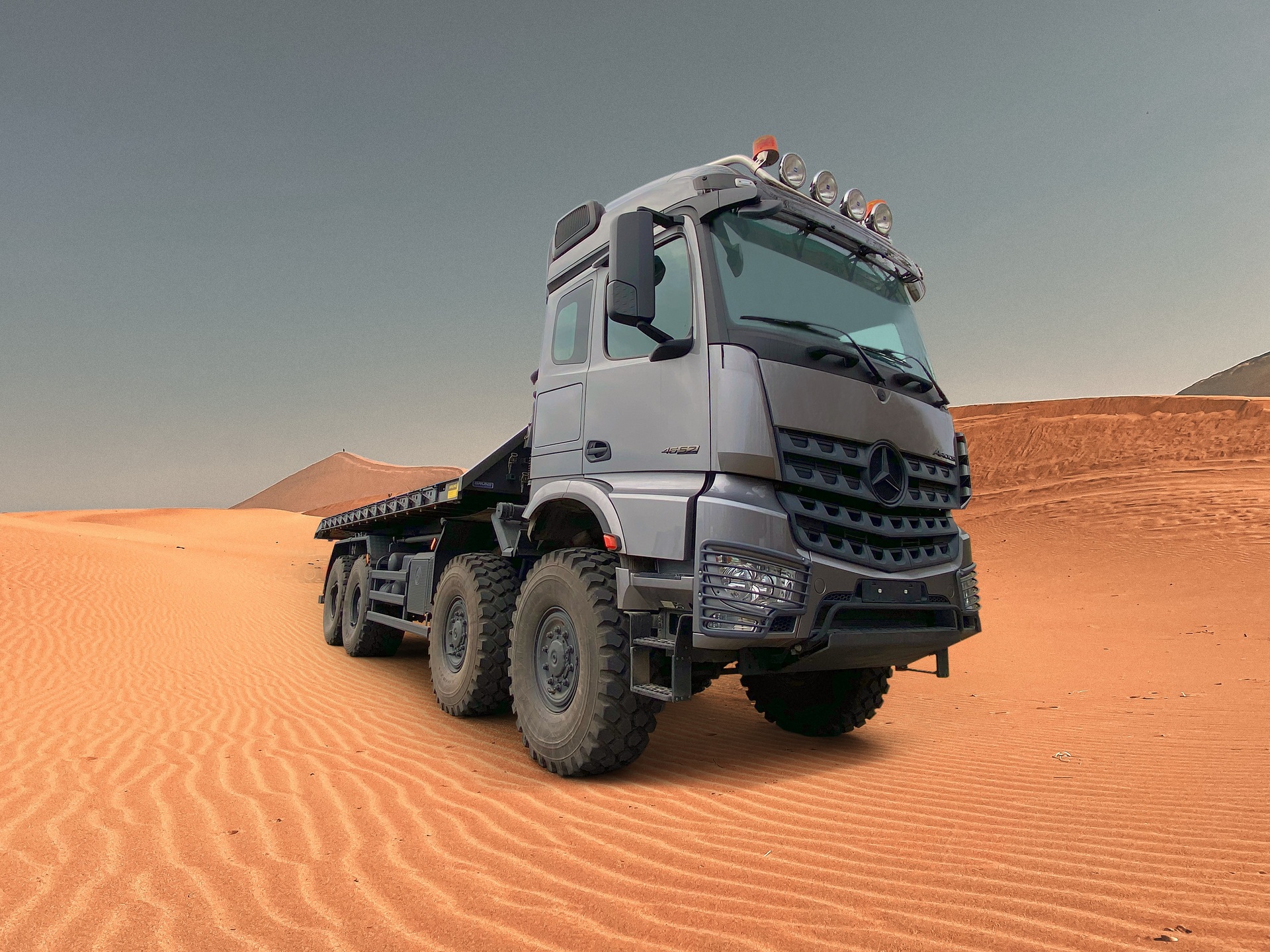 Gebaut für logistische und taktische Herausforderungen: Mercedes-Benz Special Trucks zeigt auf der IDEX 2023 in Abu Dhabi maßgeschneiderte Nutzfahrzeuge für anspruchsvolle Einsätze auch unter extremen Bedingungen