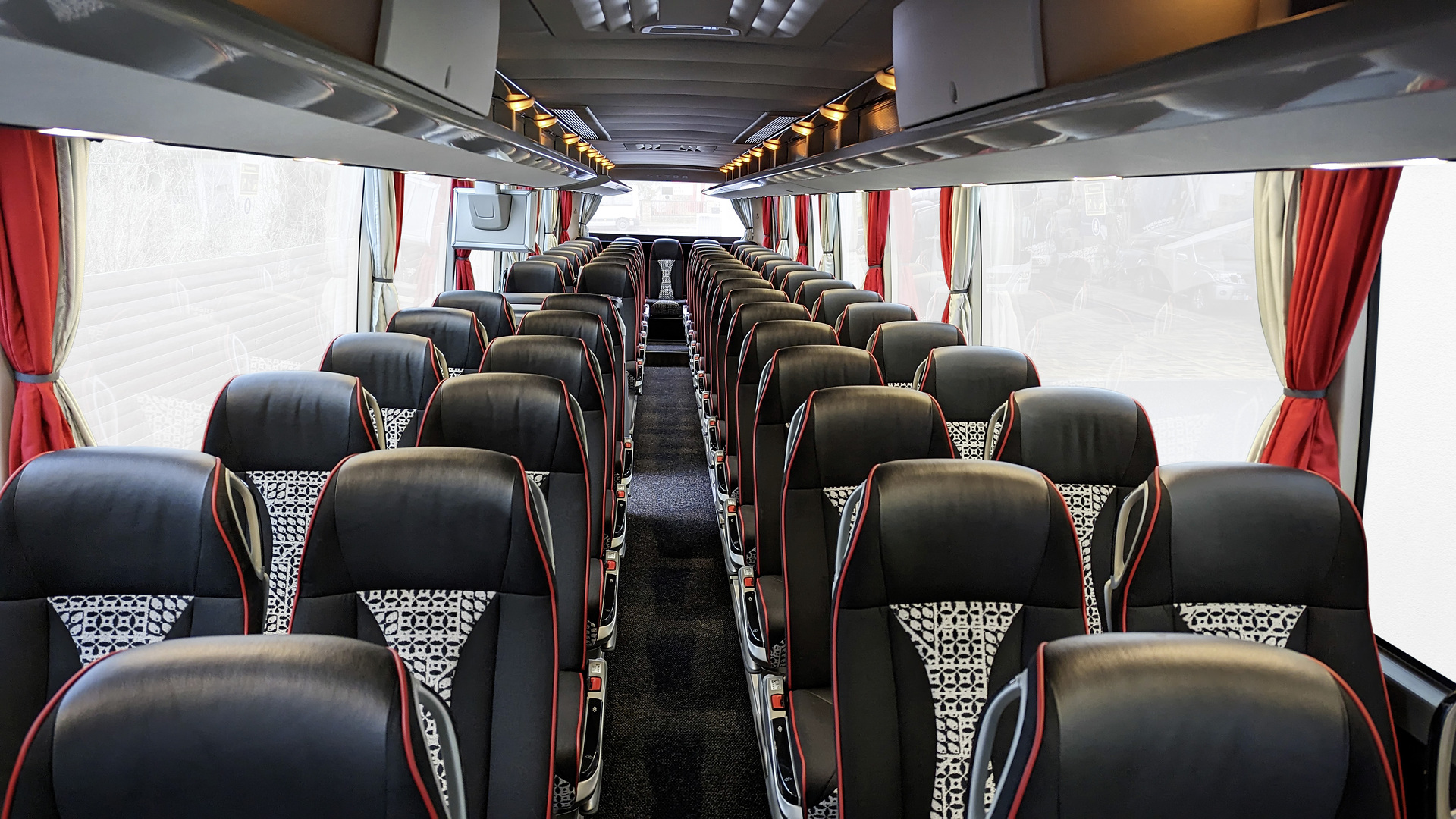 The S 517 HD has 59 seats. Setra fan strong as a bear
