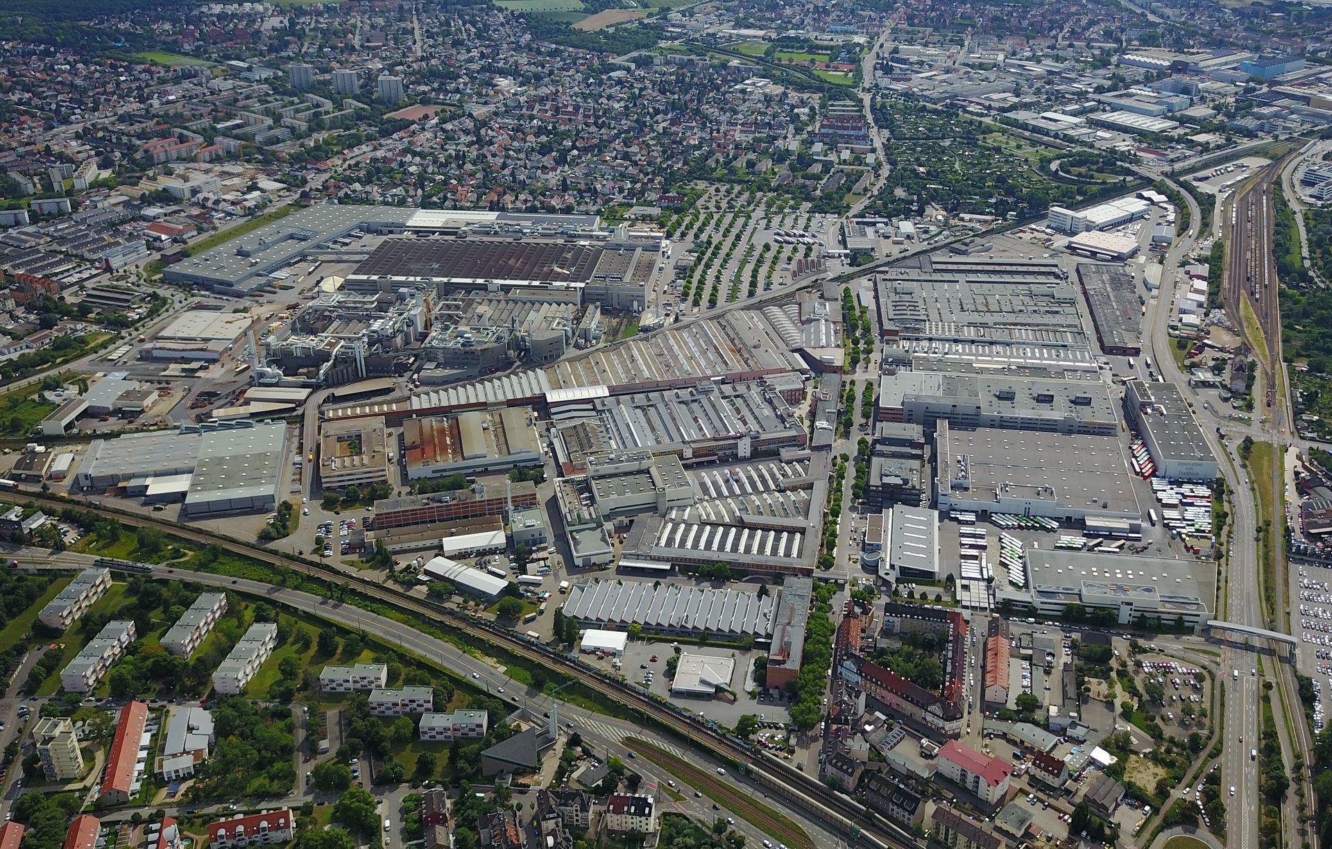 Geschäftsführung von Daimler Buses und Gesamtbetriebsrat vereinbaren Zukunftsbild zur Sicherung der Wettbewerbsfähigkeit und der deutschen Standorte