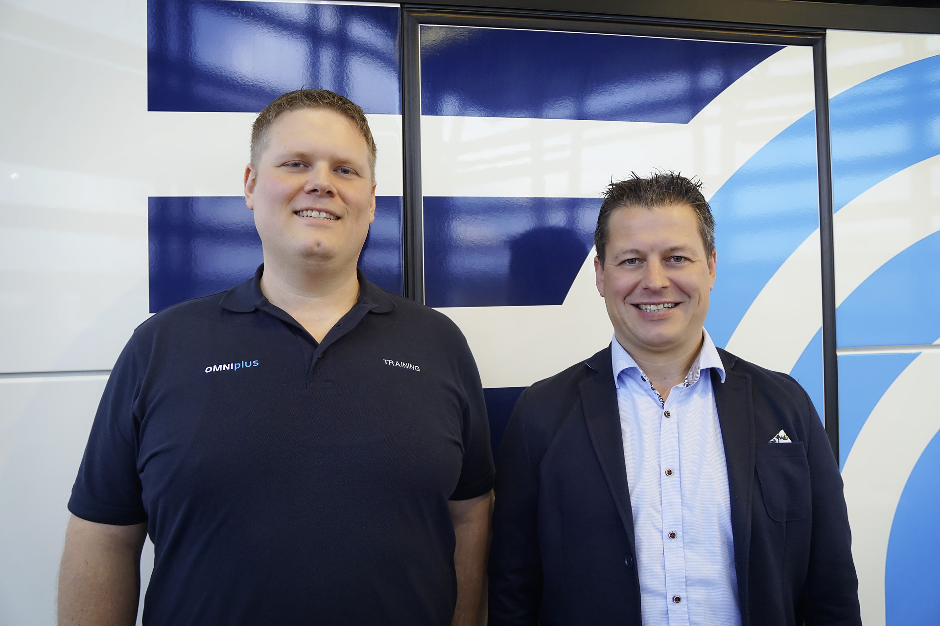 Daimler Buses Customer Campus in Mannheim; von links: Nils Ungericht, verantwortlicher Leiter für Driver Training, und Tobias Wölki, Teamleiter Training Daimler Buses Customer Campus Mannheim: Alle Omnibus-Profi-Trainings erstmals unter einem Dach
