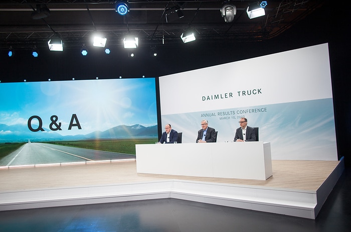 Daimler Truck increased Revenue, EBIT, adjusted Return On Sales and Free Cash Flow