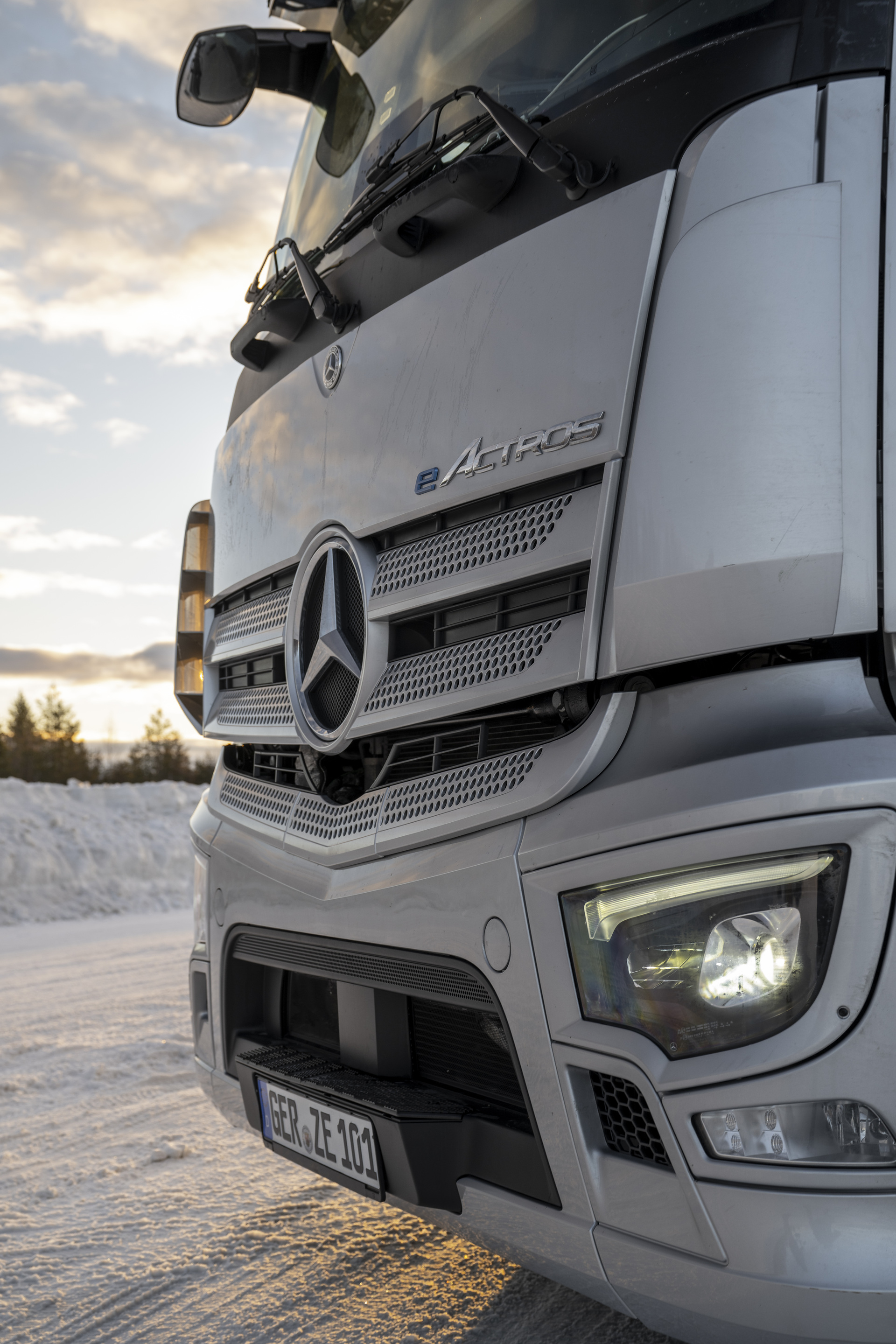 Mercedes-Benz Lkw im Wintertest in Rovaniemi Kälte, Eis und Schnee erfolgreich getrotzt: Mercedes-Benz Trucks testet in Finnland Elektro-Lkw