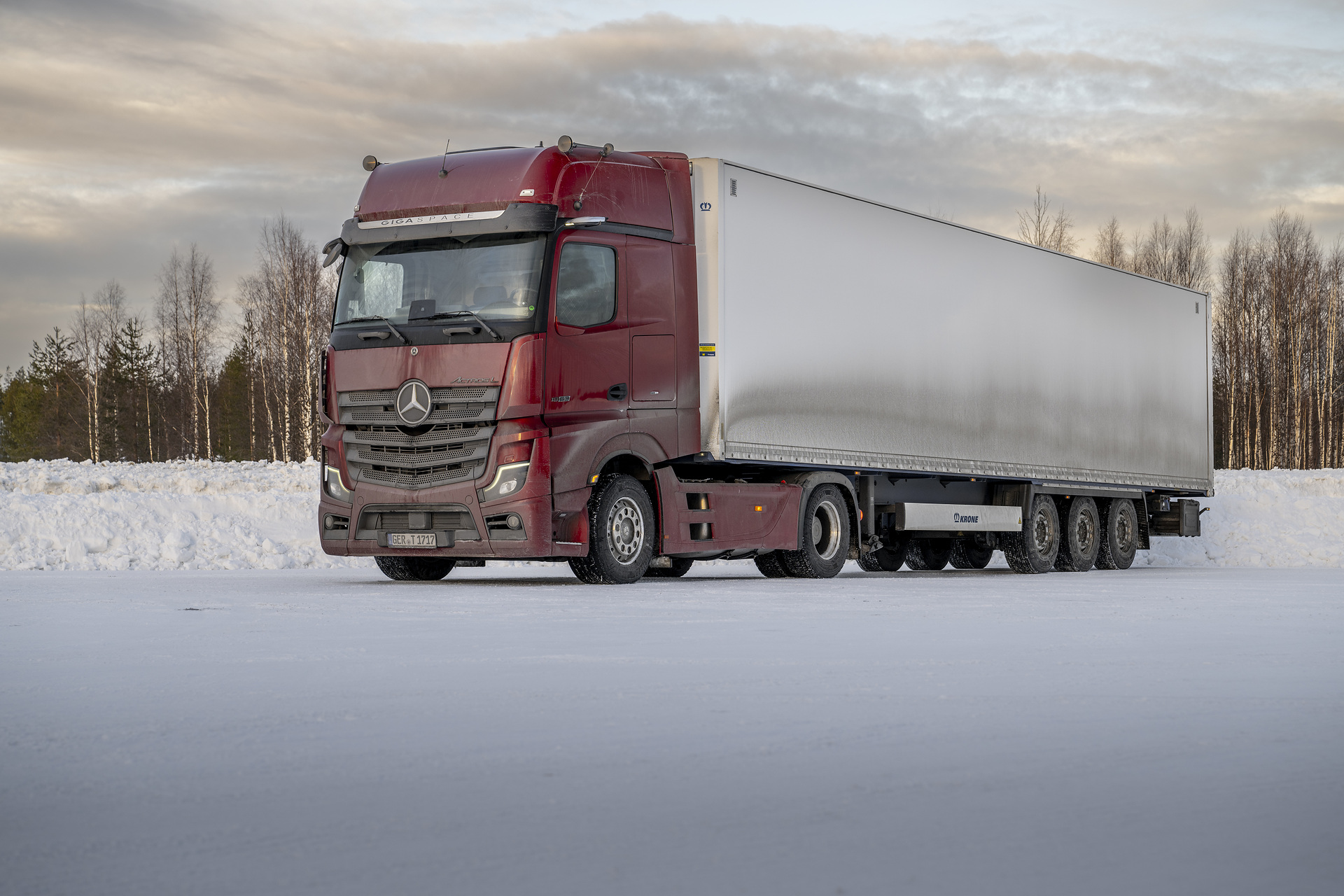 Mercedes-Benz Lkw im Wintertest in Rovaniemi Kälte, Eis und Schnee erfolgreich getrotzt: Mercedes-Benz Trucks testet in Finnland Elektro-Lkw