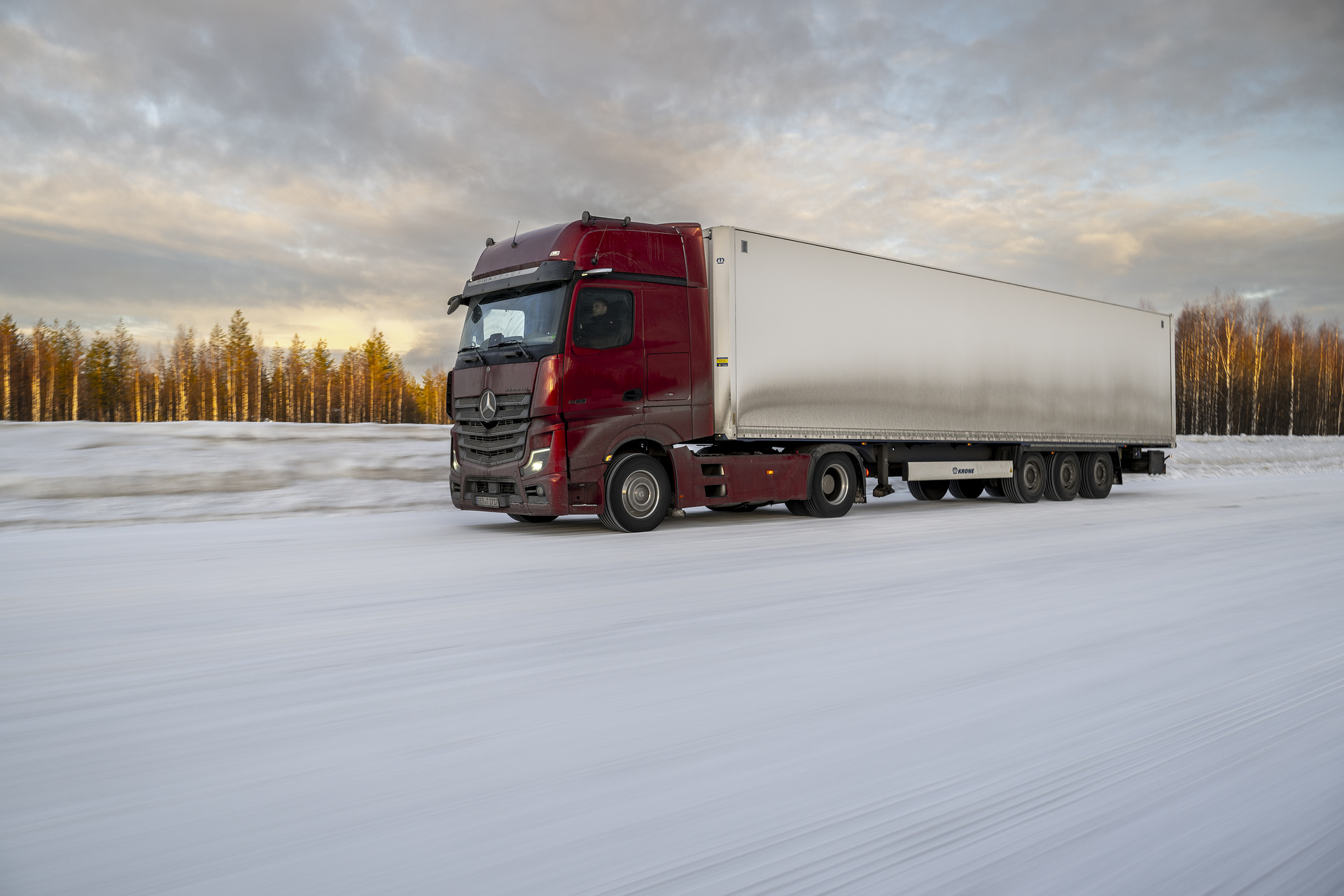 Mercedes-Benz Lkw im Wintertest in Rovaniemi Kälte, Eis und Schnee erfolgreich getrotzt: Mercedes-Benz Trucks testet in Finnland Elektro-Lkw